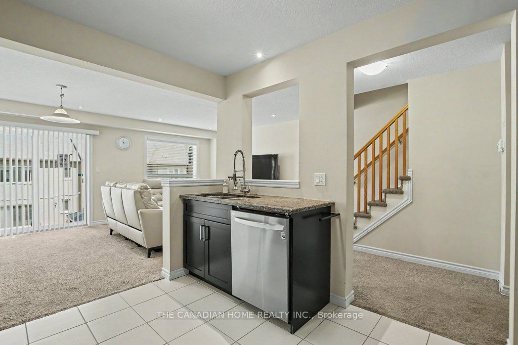 46 Jeffrey Drive Property Photo 9