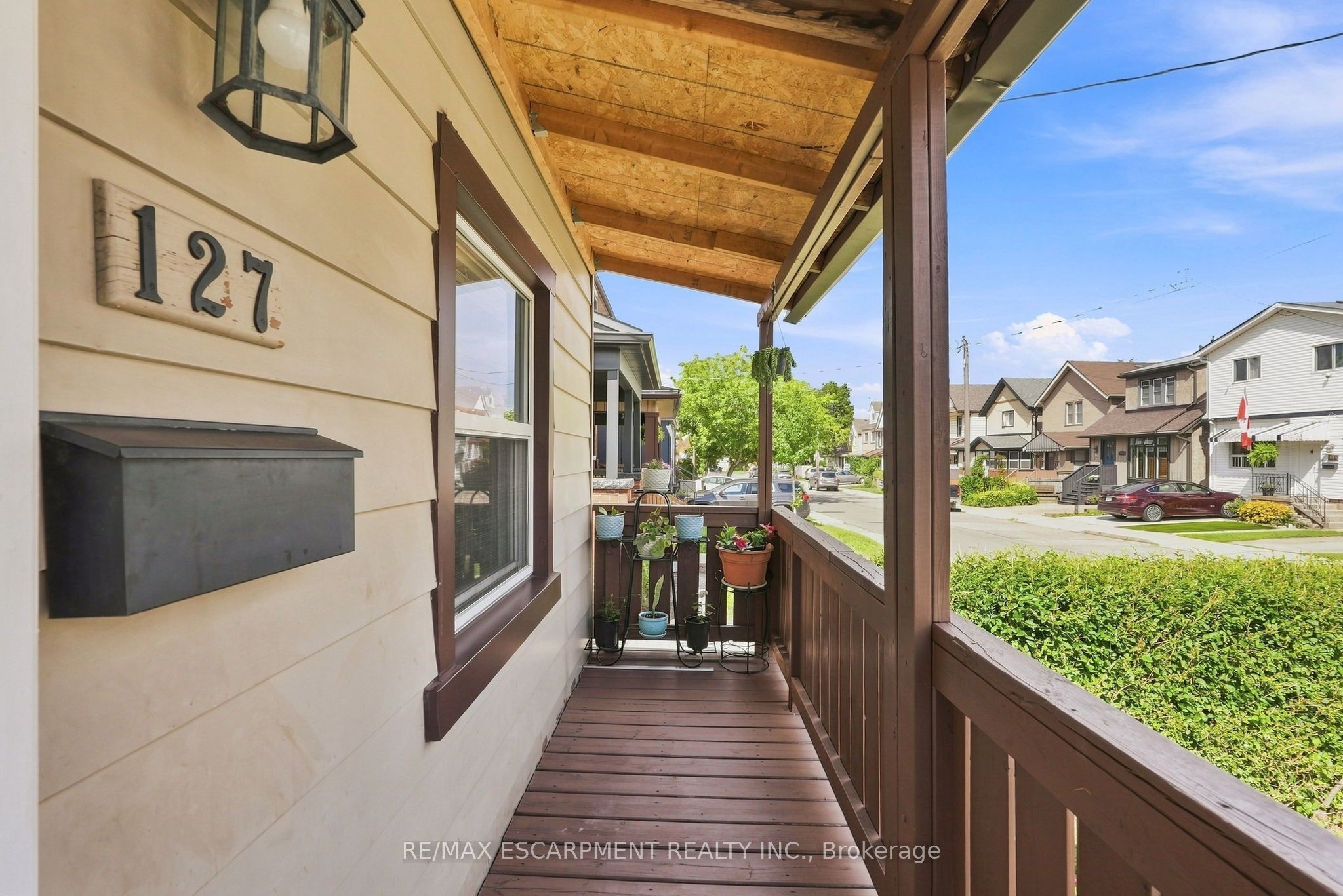 127 Park Row N Property Photo 2