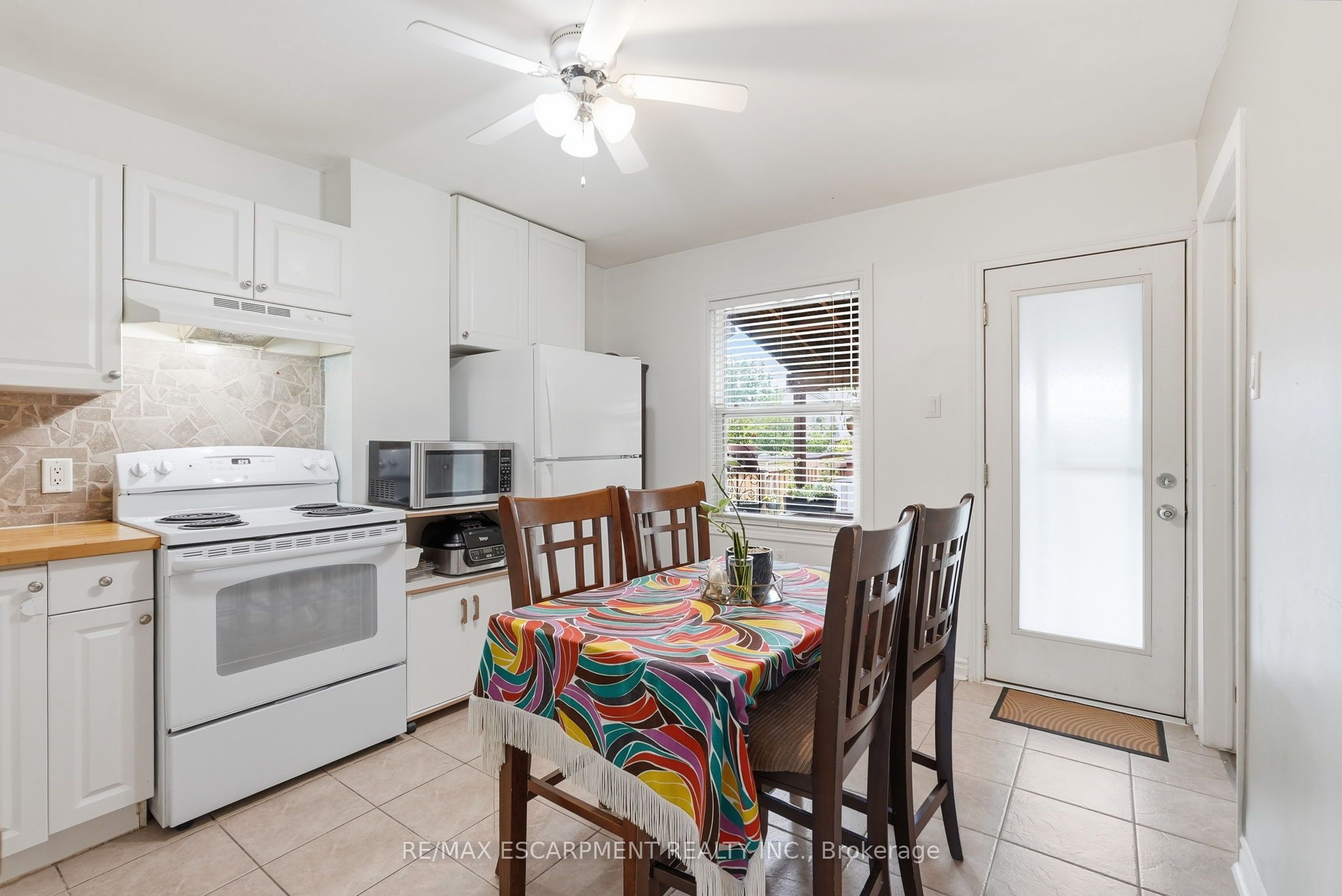 127 Park Row N Property Photo 7