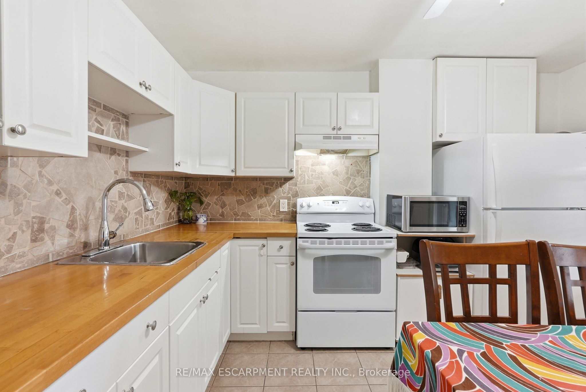 127 Park Row N Property Photo 9