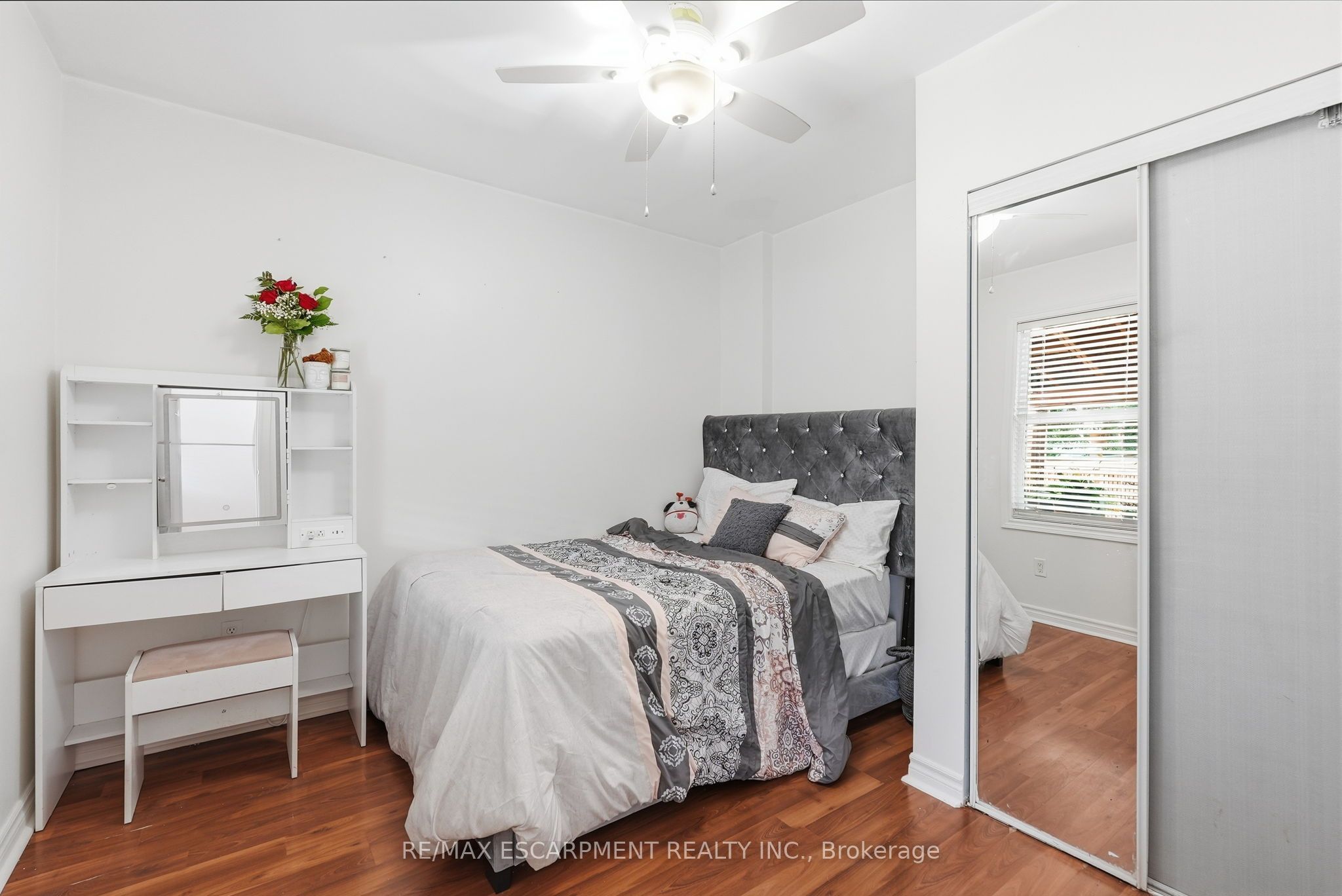 127 Park Row N Property Photo 10