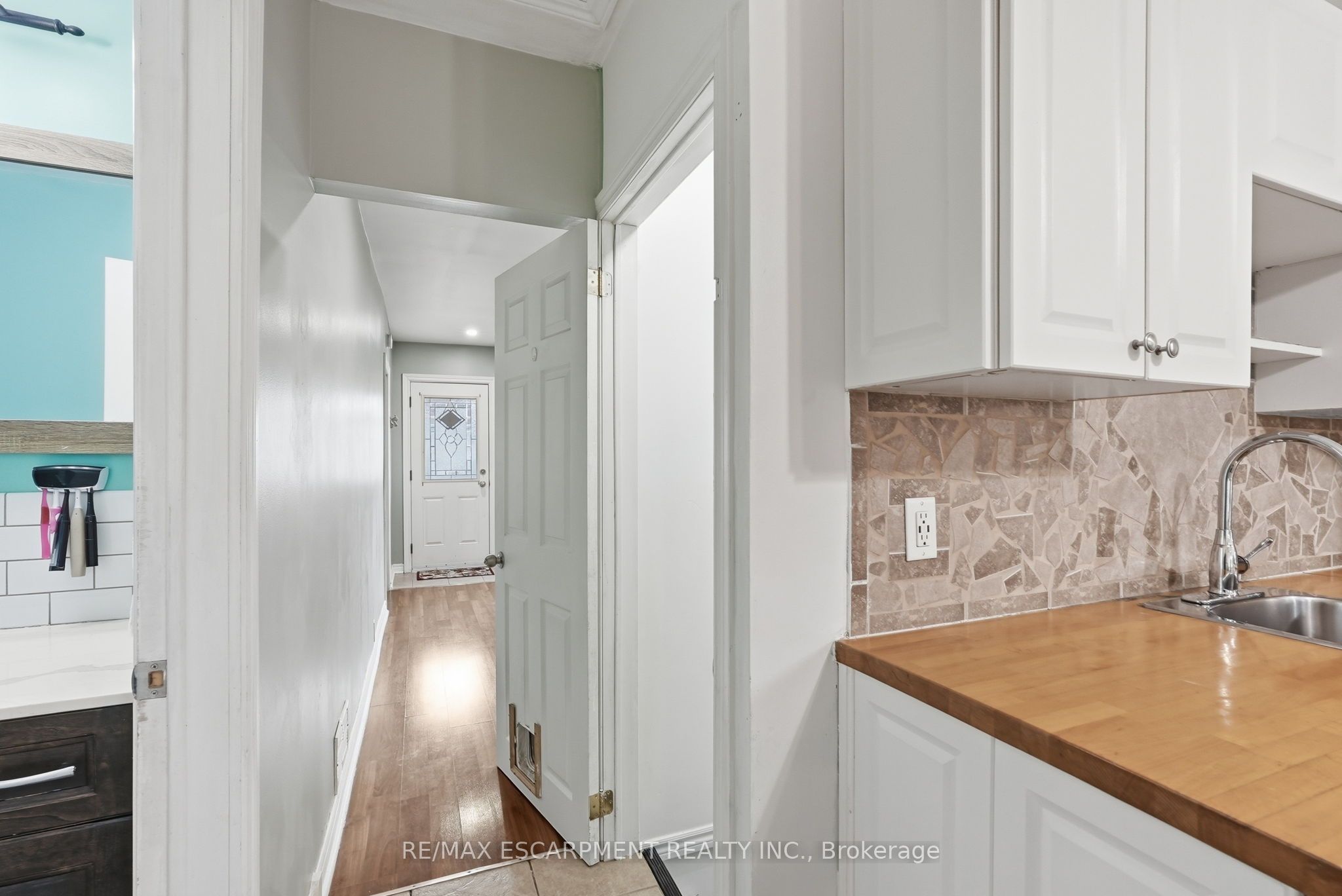 127 Park Row N Property Photo 16