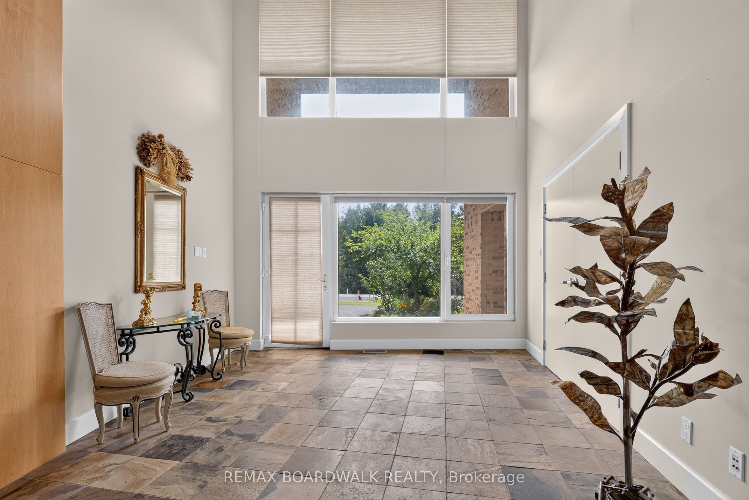 2437 Devine Road Property Photo 2
