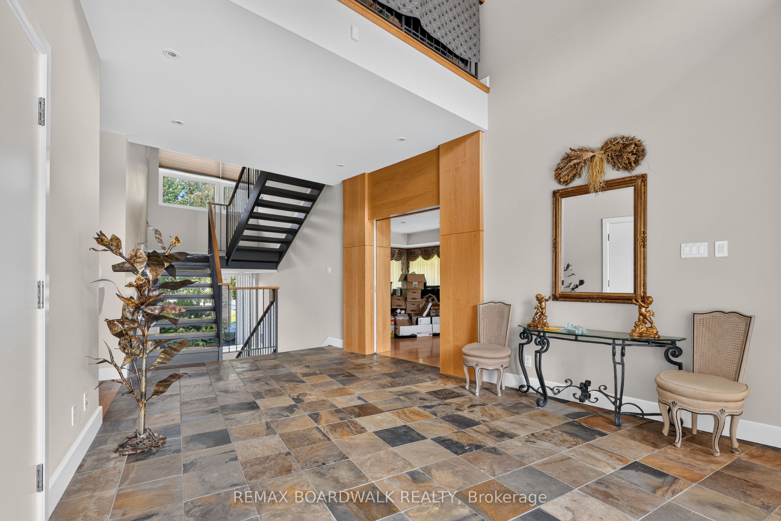 2437 Devine Road Property Photo 3