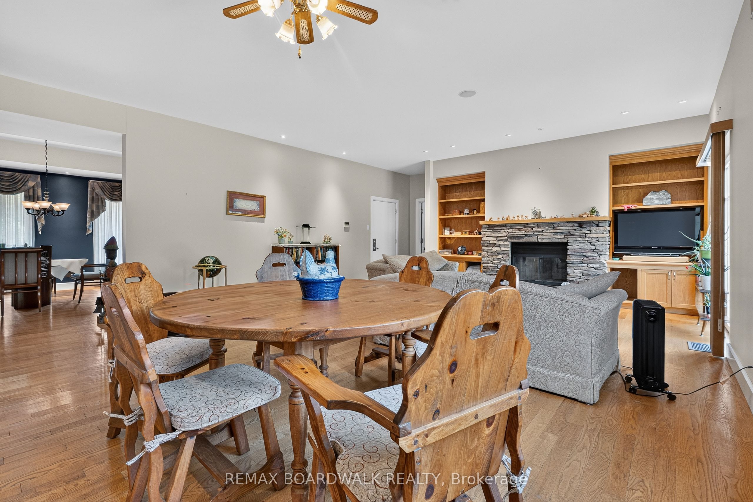 2437 Devine Road Property Photo 9