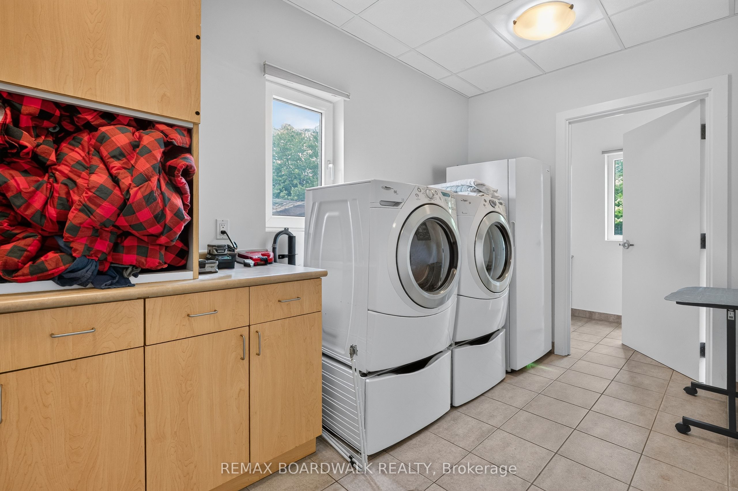 2437 Devine Road Property Photo 11