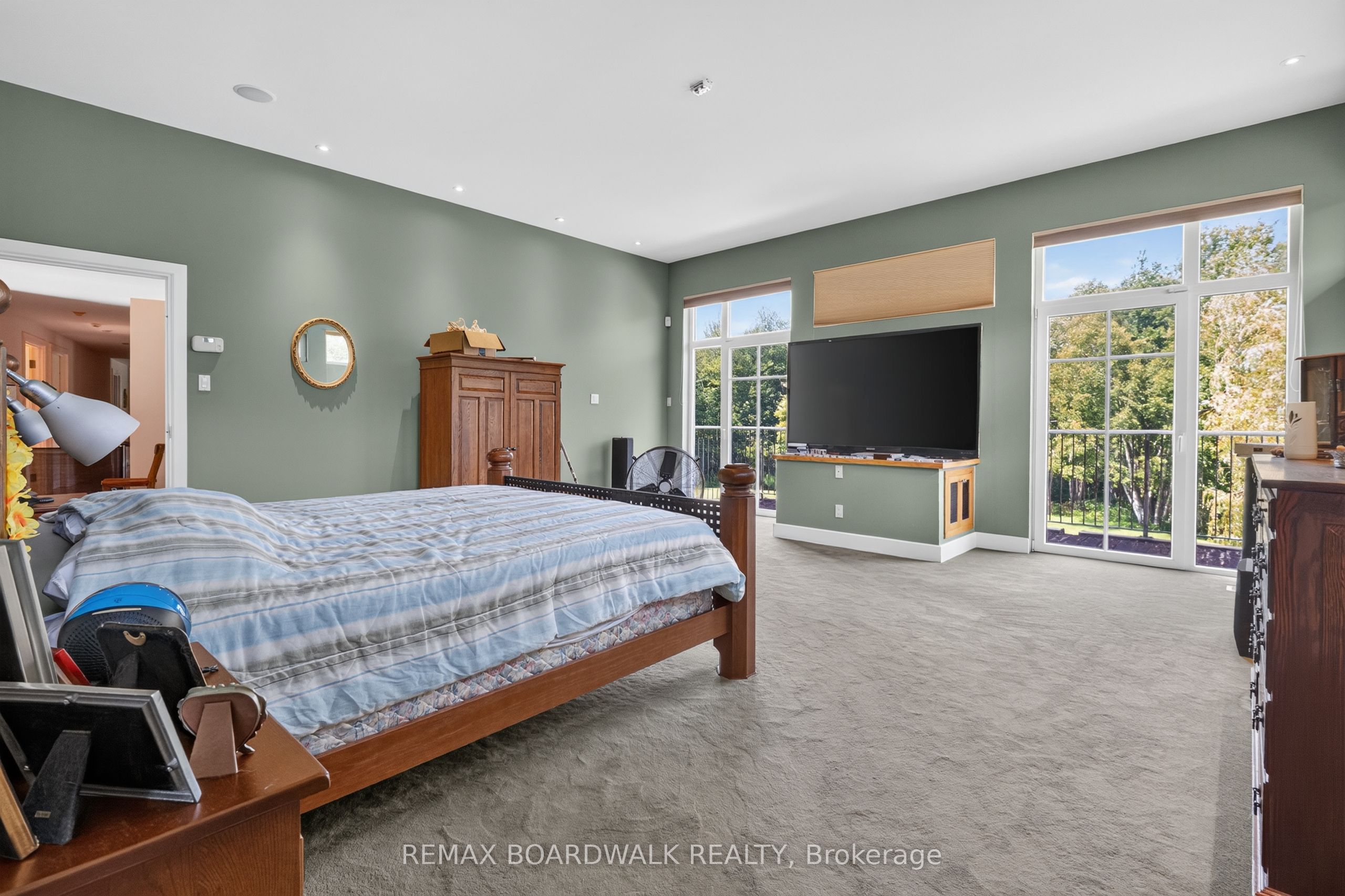 2437 Devine Road Property Photo 15