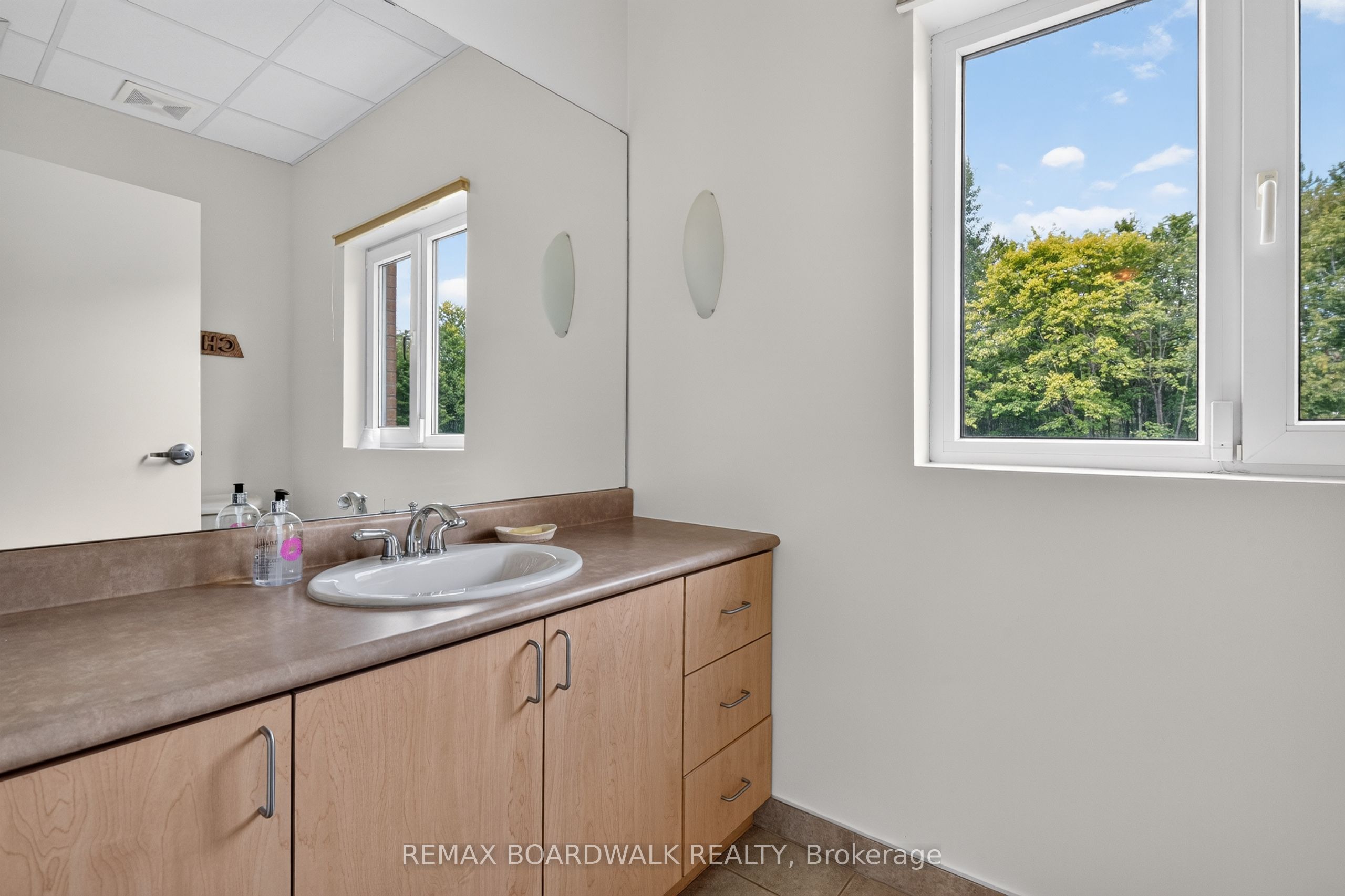 2437 Devine Road Property Photo 20
