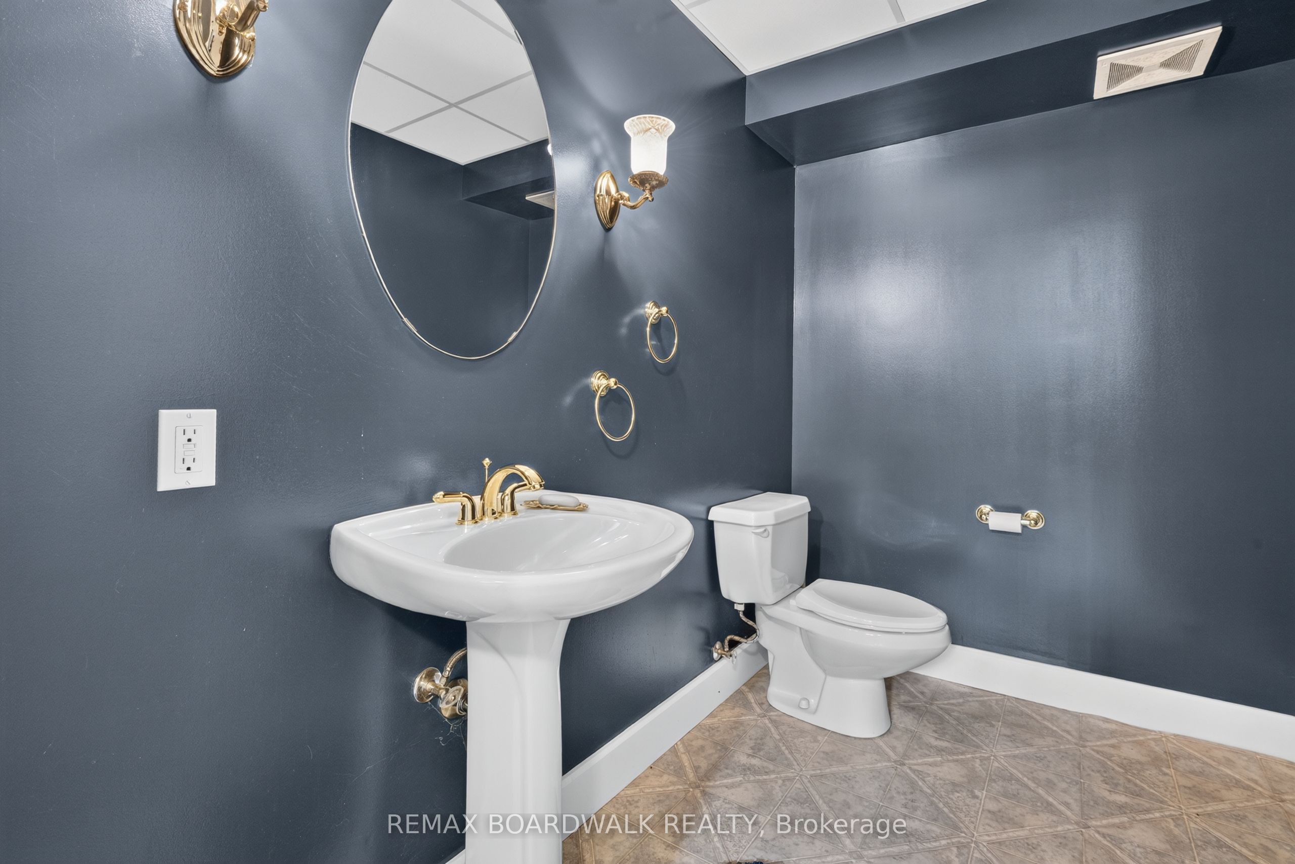2437 Devine Road Property Photo 27