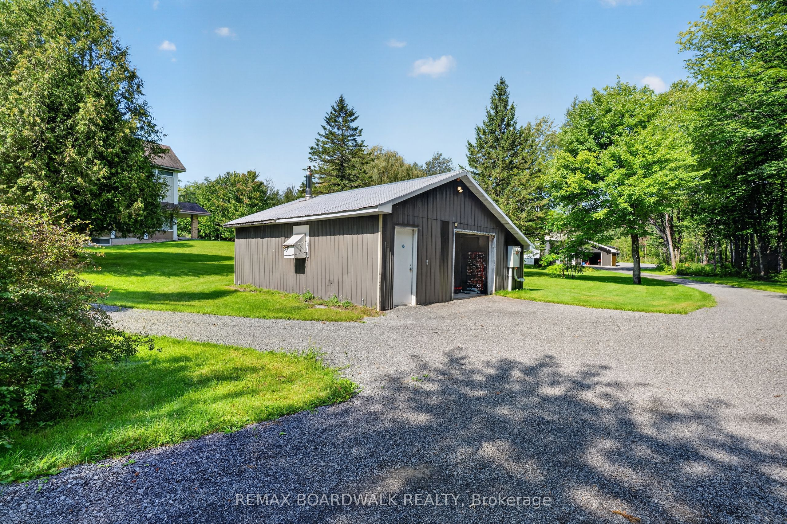 2437 Devine Road Property Photo 35