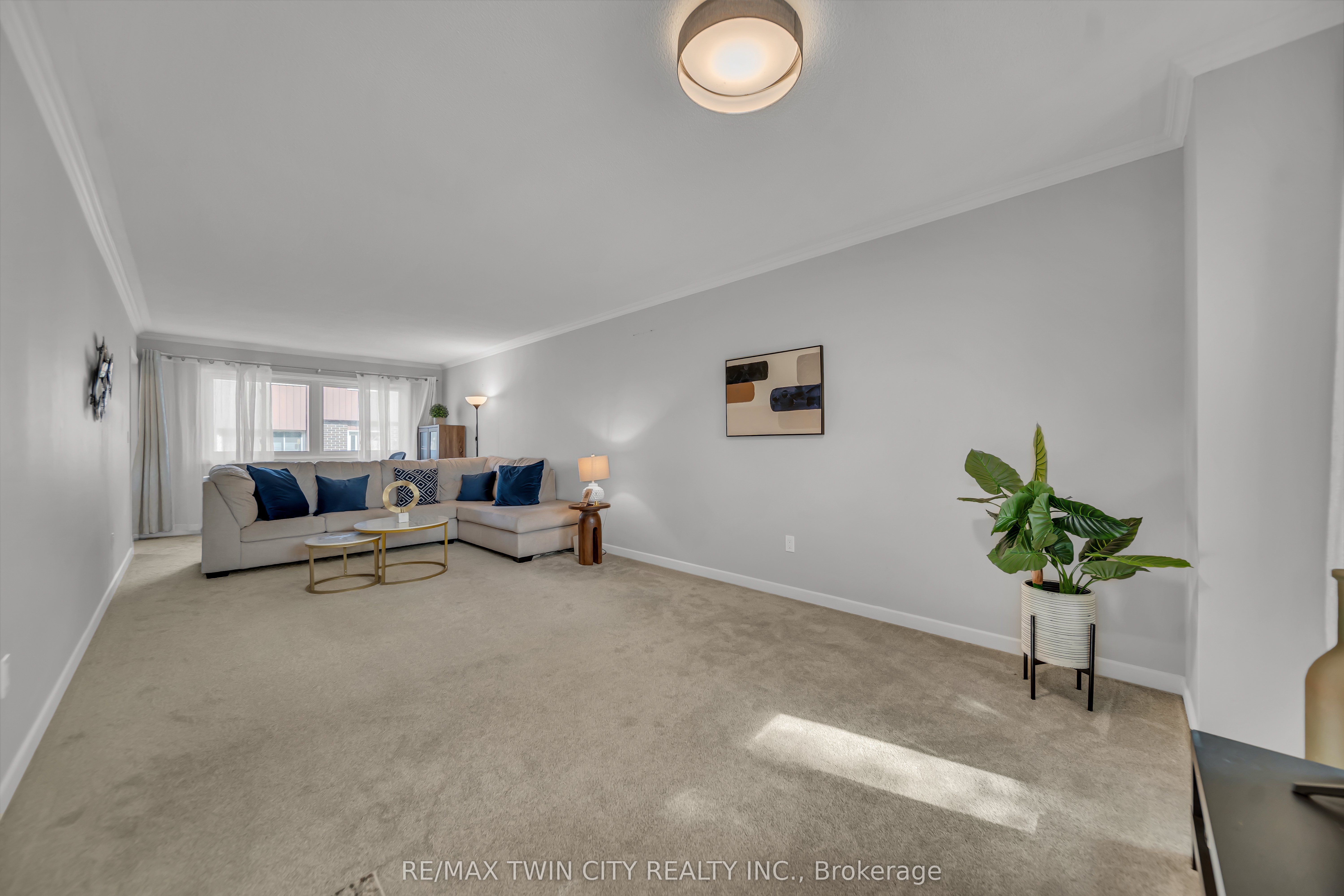 121 University Avenue E 101 Property Photo 8