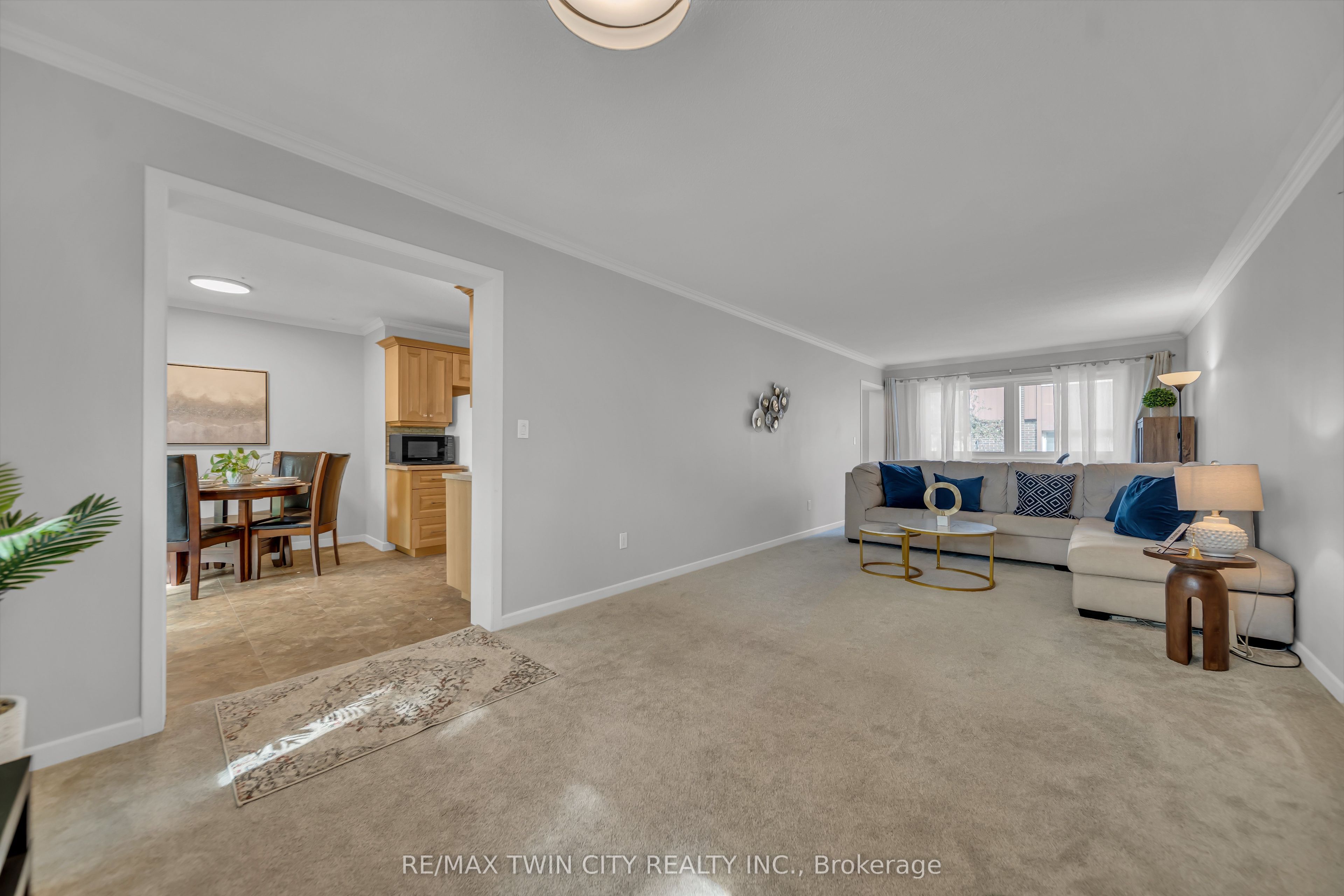 121 University Avenue E 101 Property Photo 9