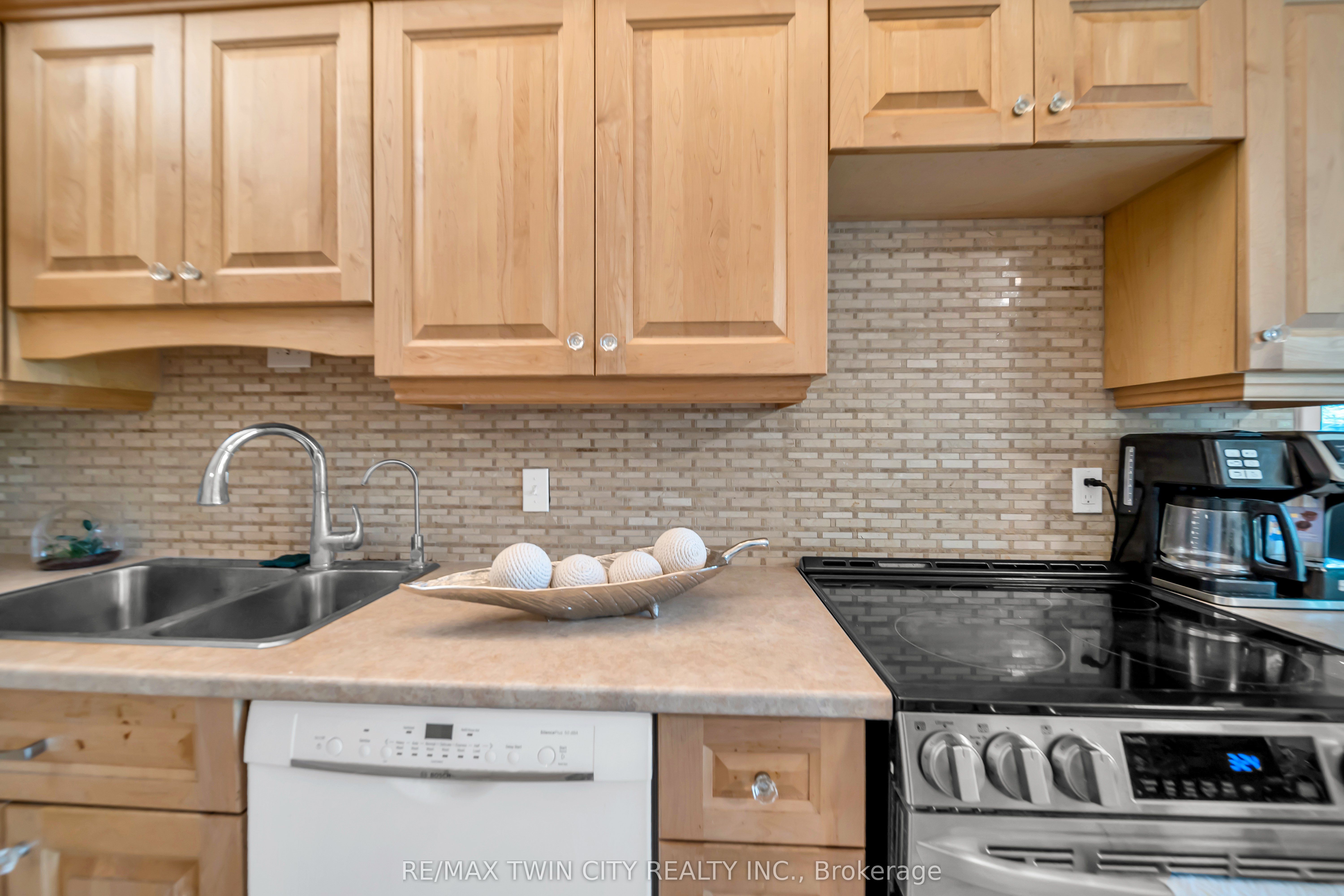 121 University Avenue E 101 Property Photo 12