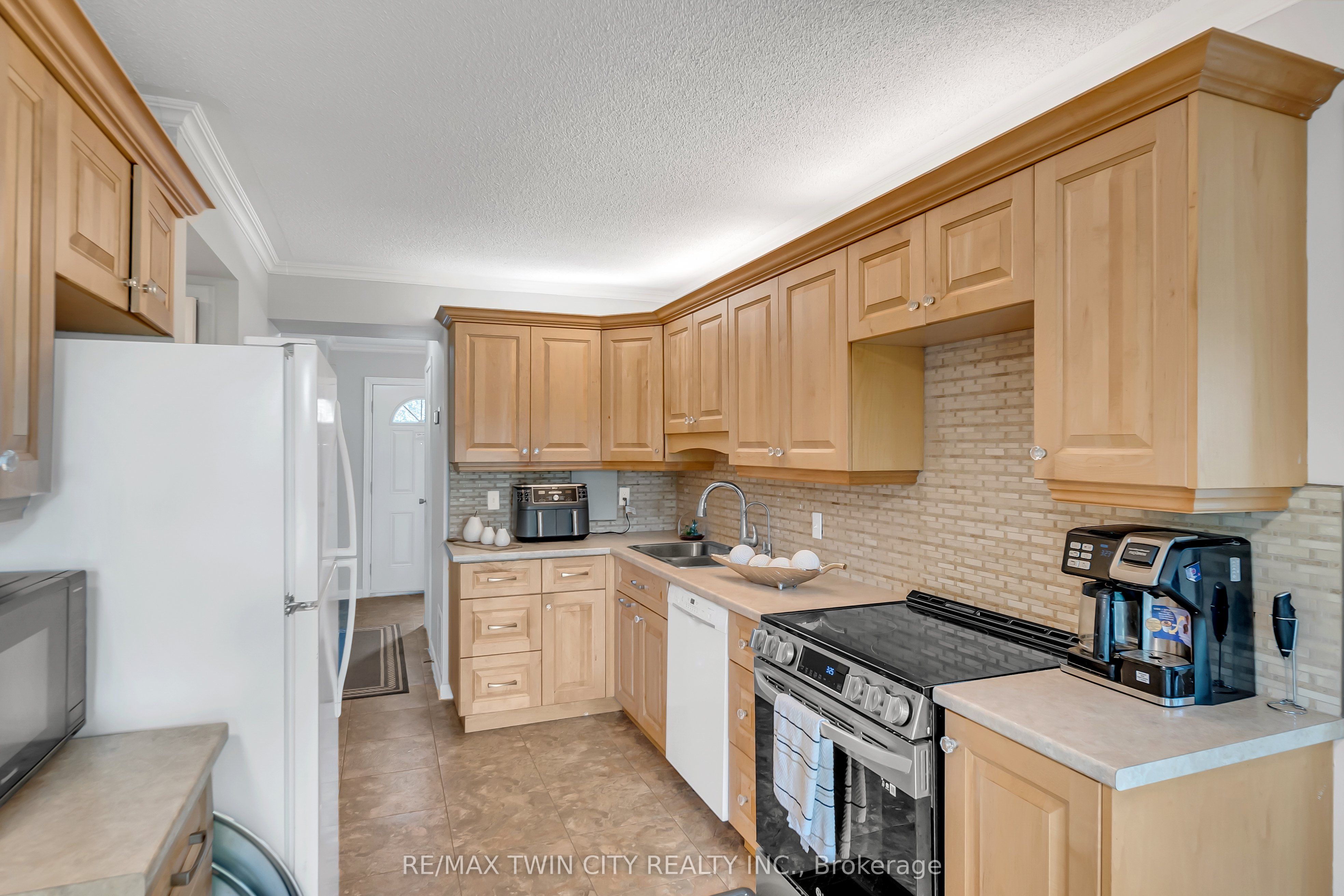 121 University Avenue E 101 Property Photo 14