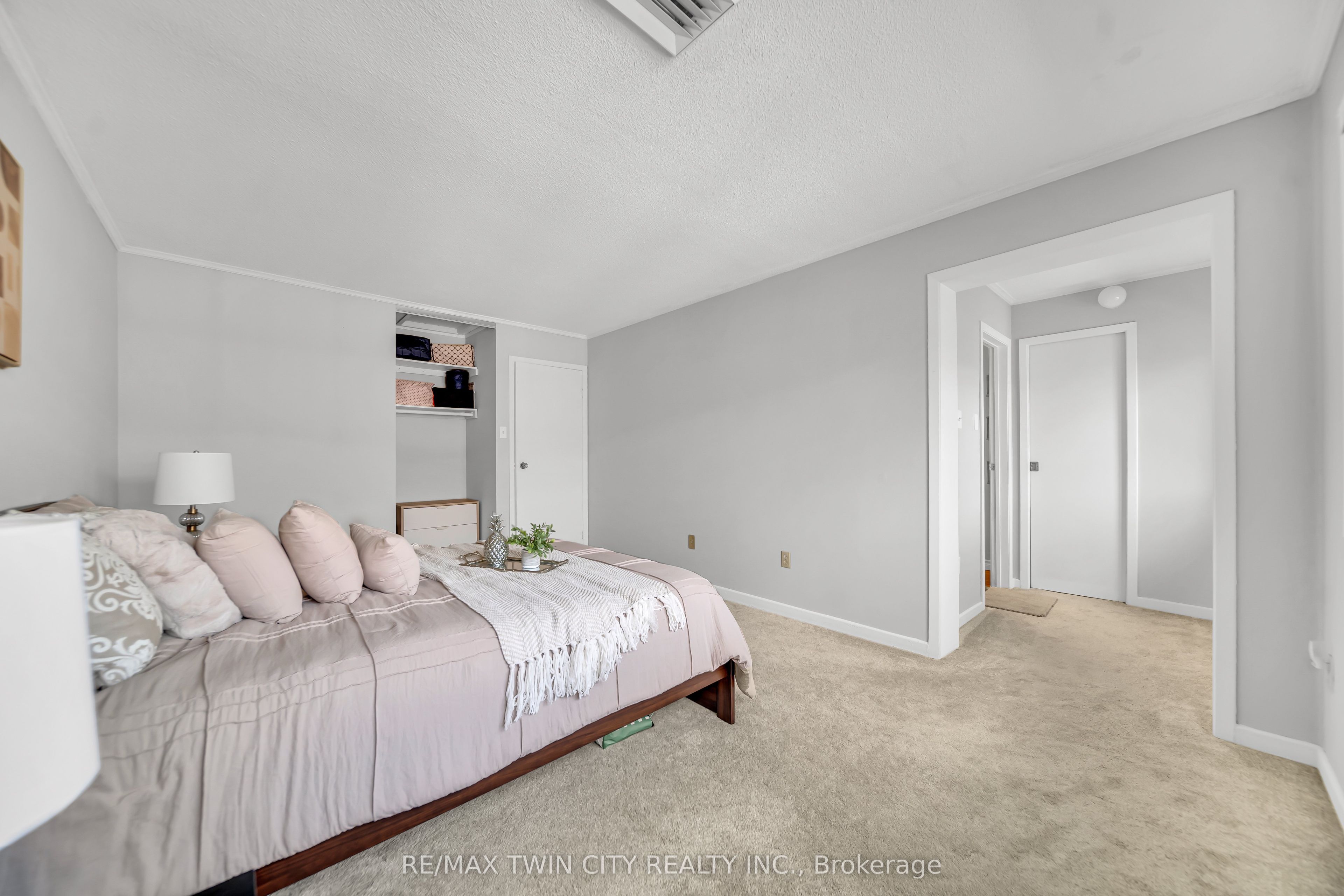 121 University Avenue E 101 Property Photo 21