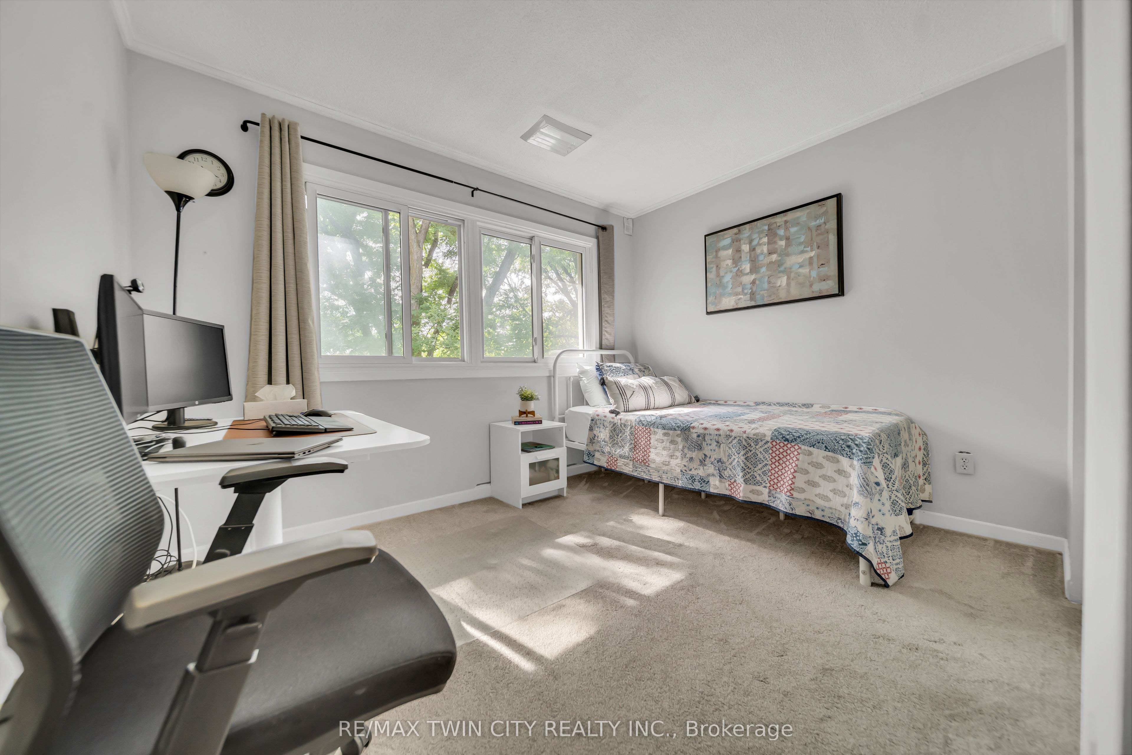 121 University Avenue E 101 Property Photo 26