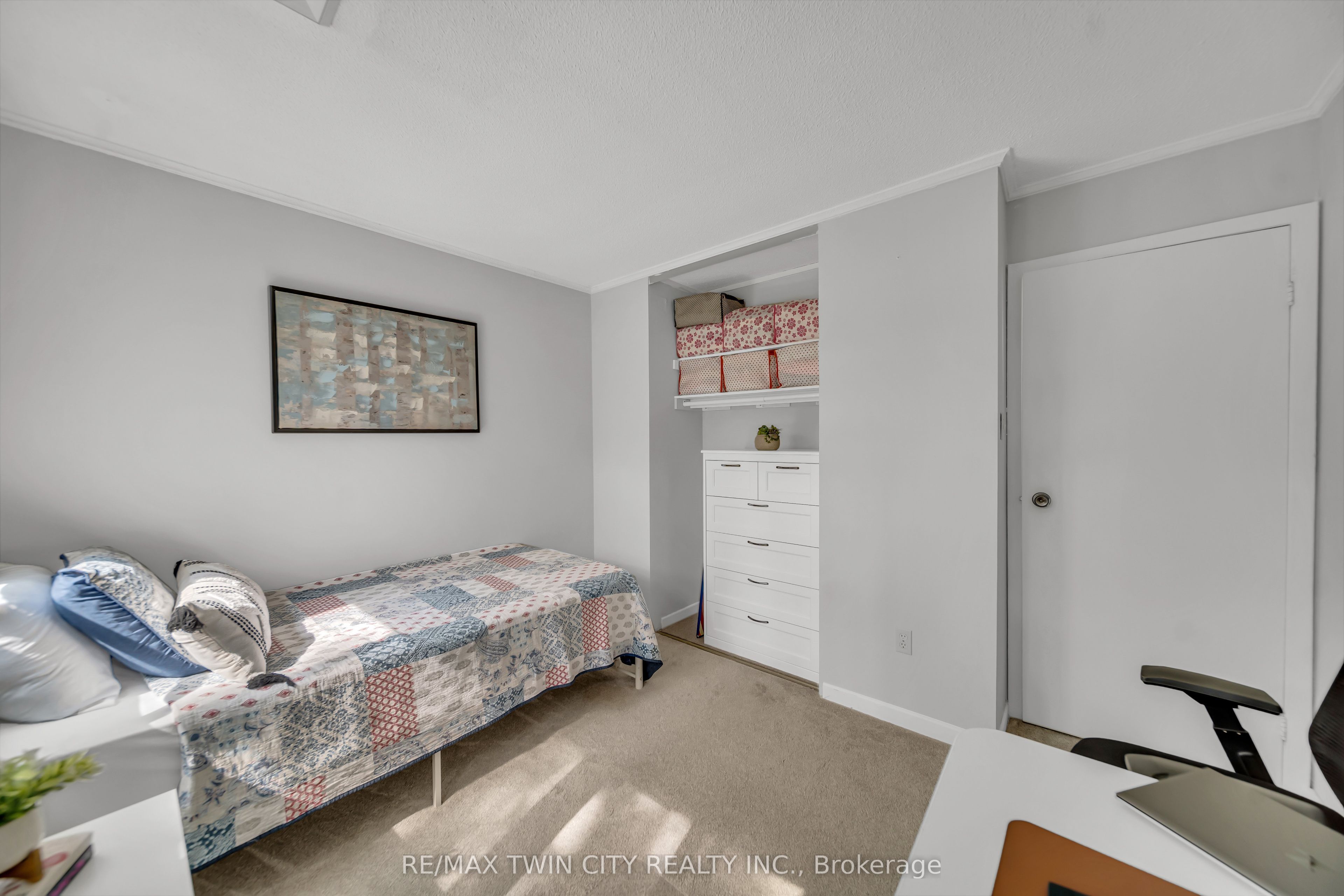 121 University Avenue E 101 Property Photo 27