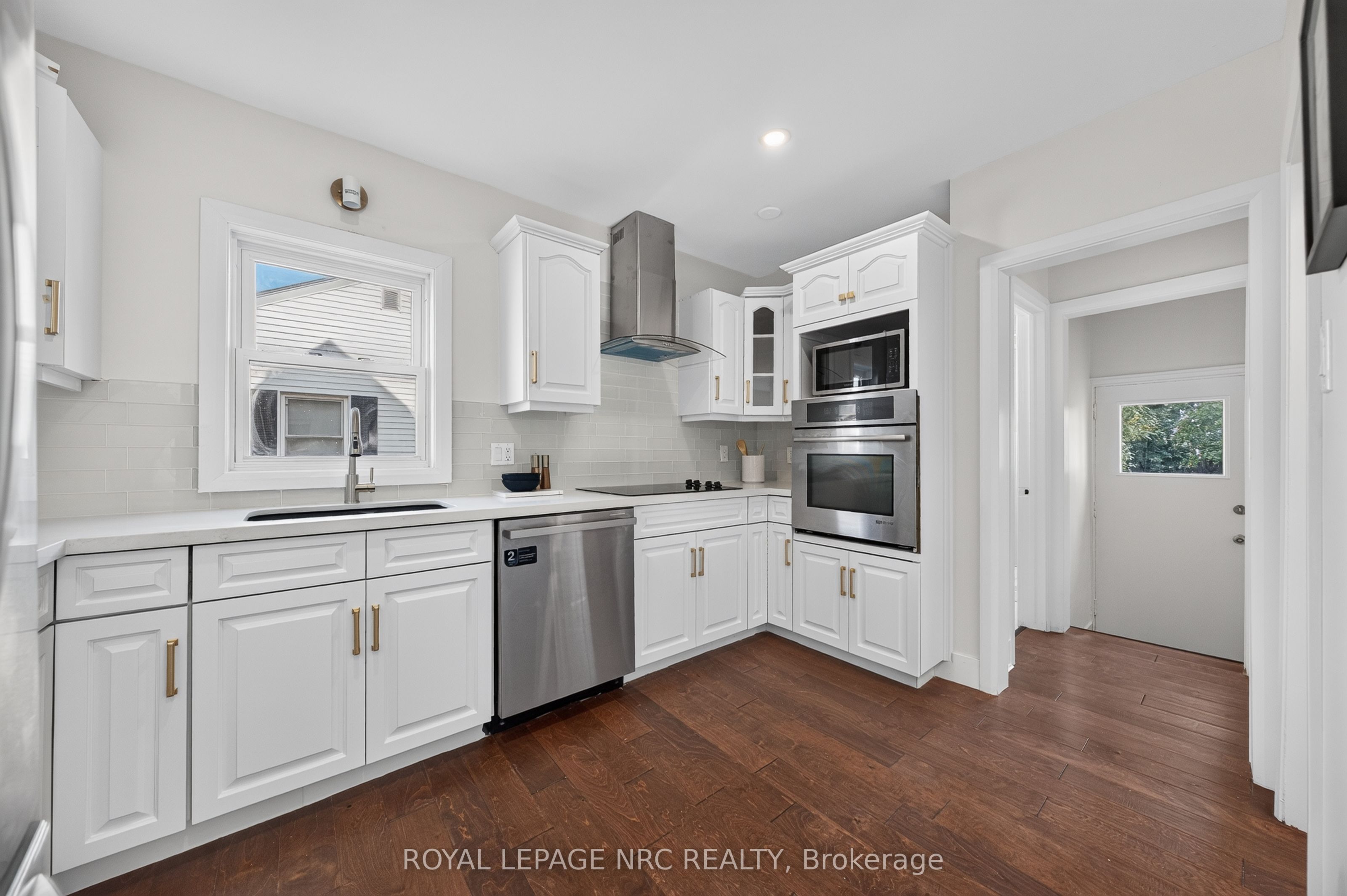 12 Admiral Road Property Photo 18