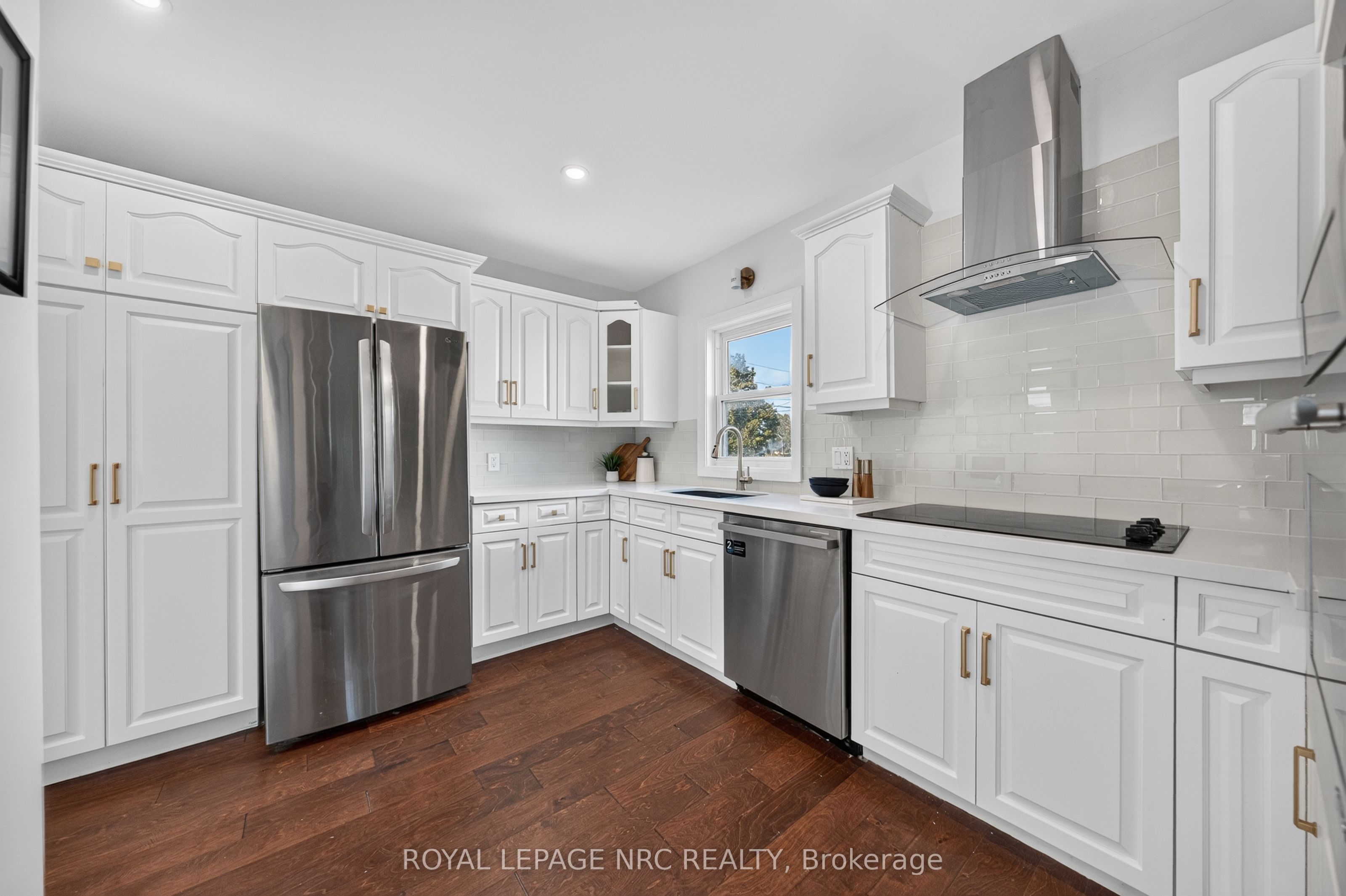 12 Admiral Road Property Photo 19