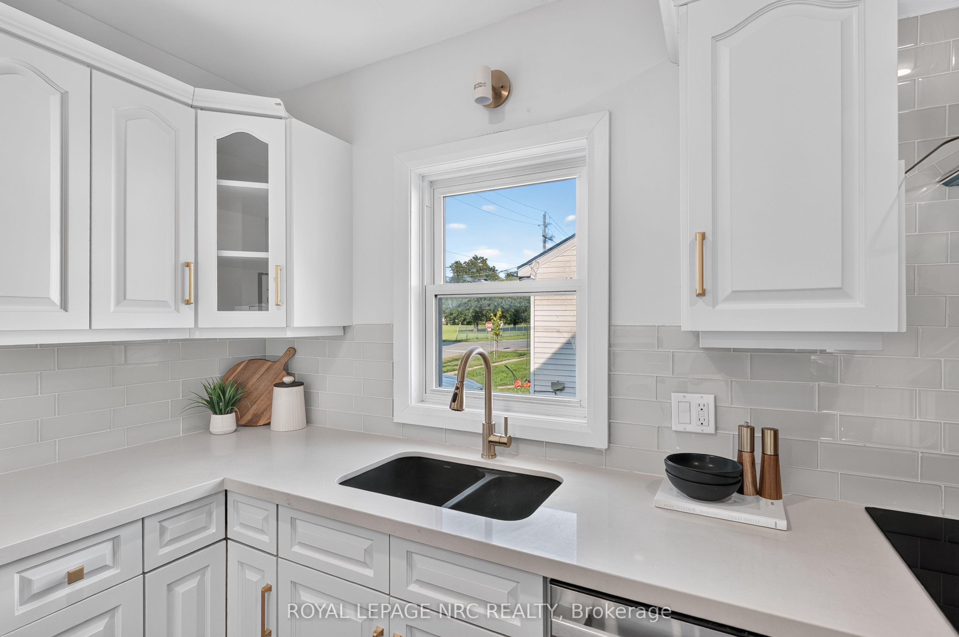 12 Admiral Road Property Photo 21