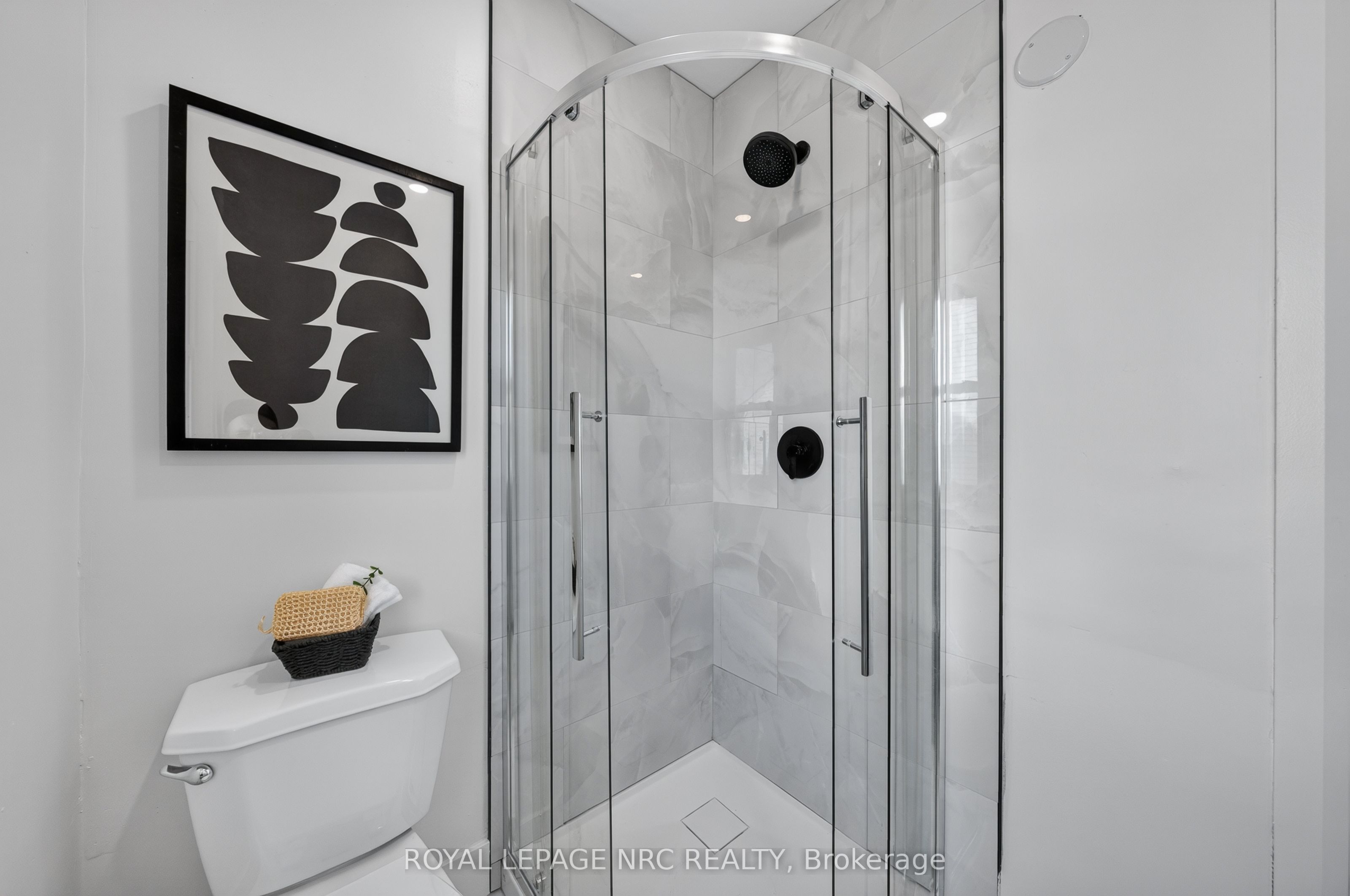 12 Admiral Road Property Photo 28