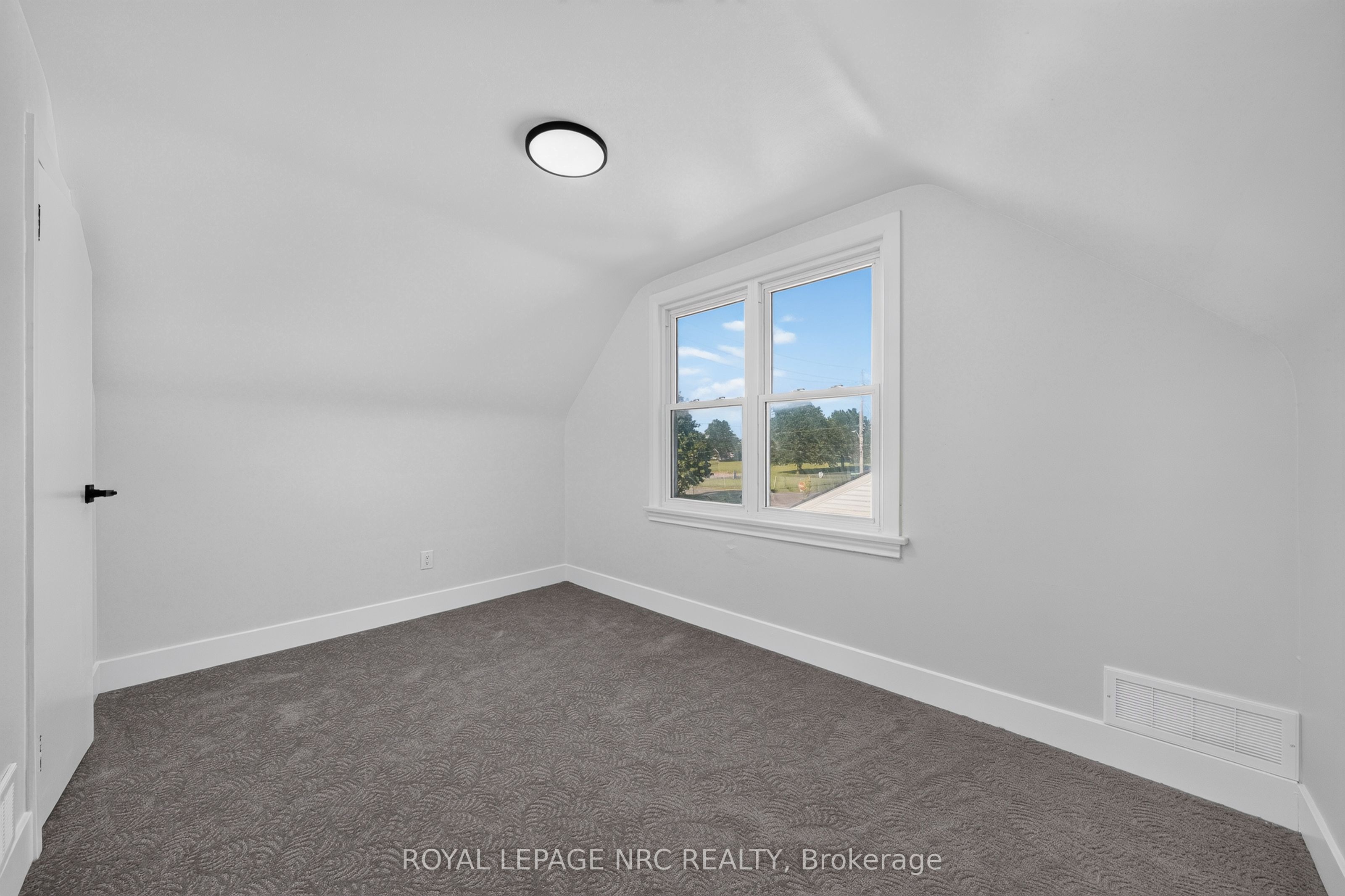 12 Admiral Road Property Photo 29