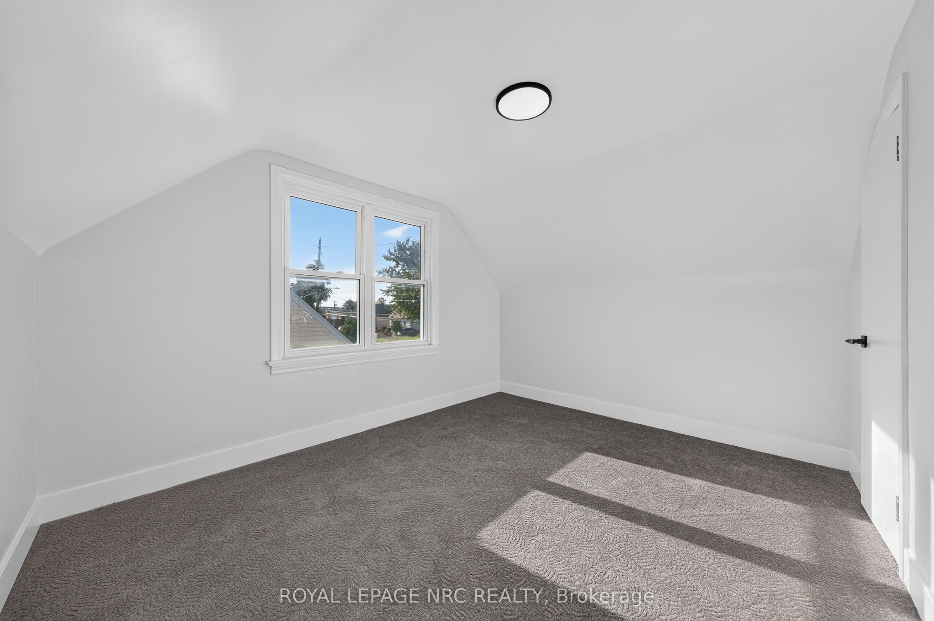12 Admiral Road Property Photo 31
