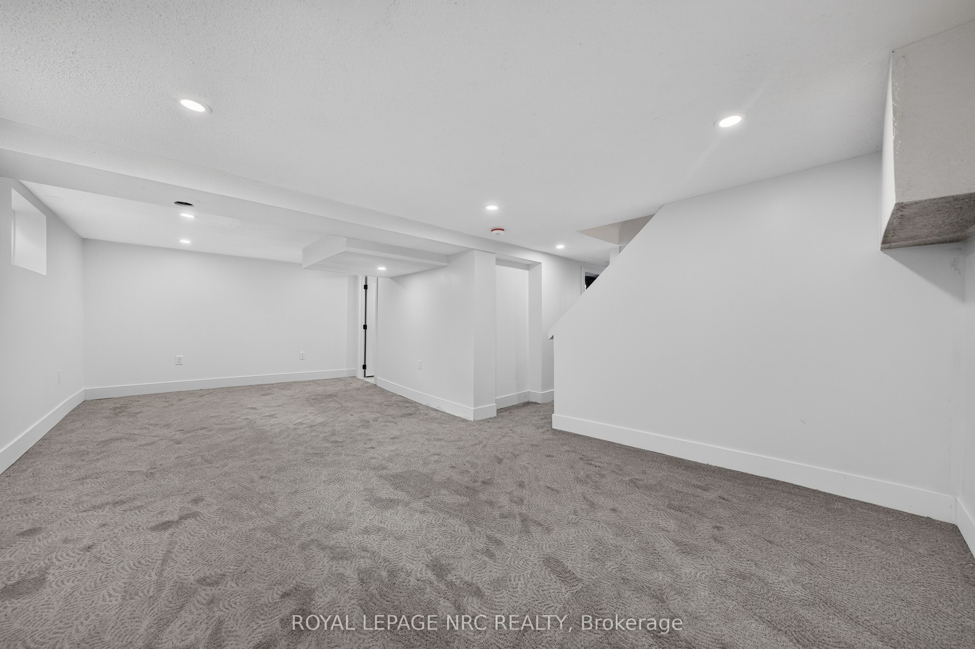 12 Admiral Road Property Photo 33