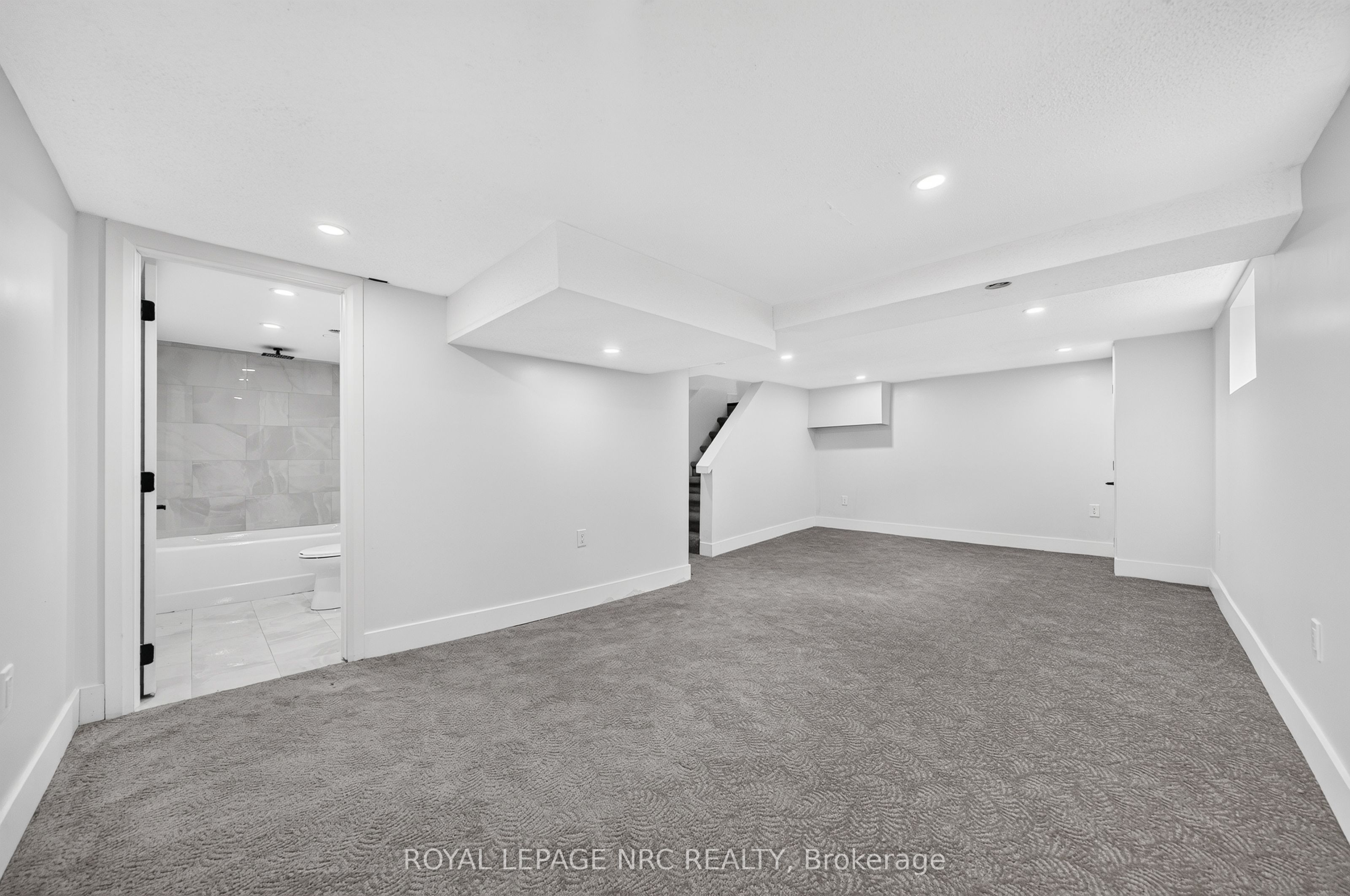 12 Admiral Road Property Photo 35