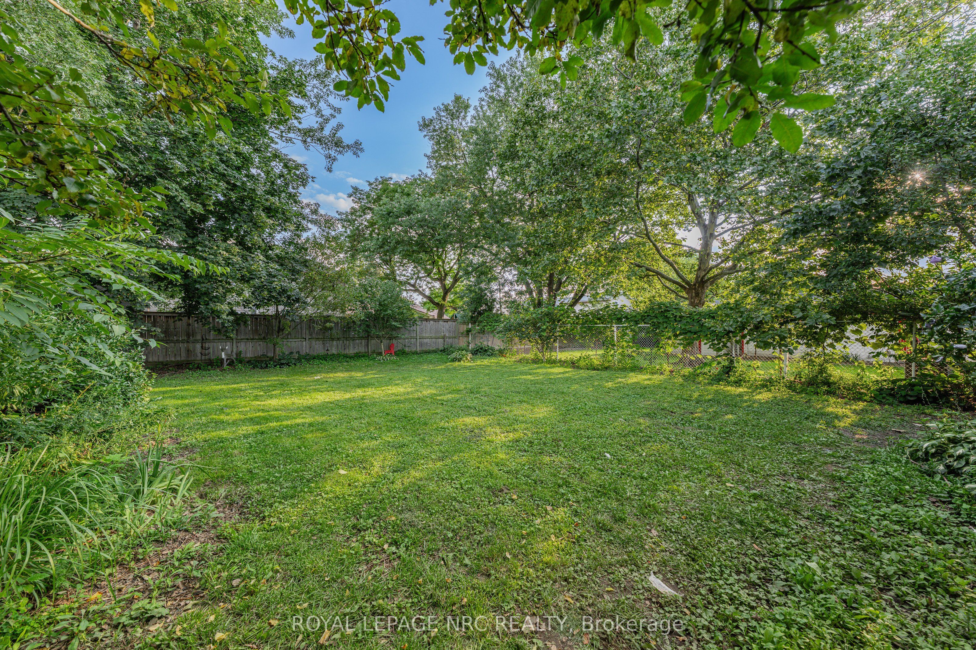 12 Admiral Road Property Photo 40