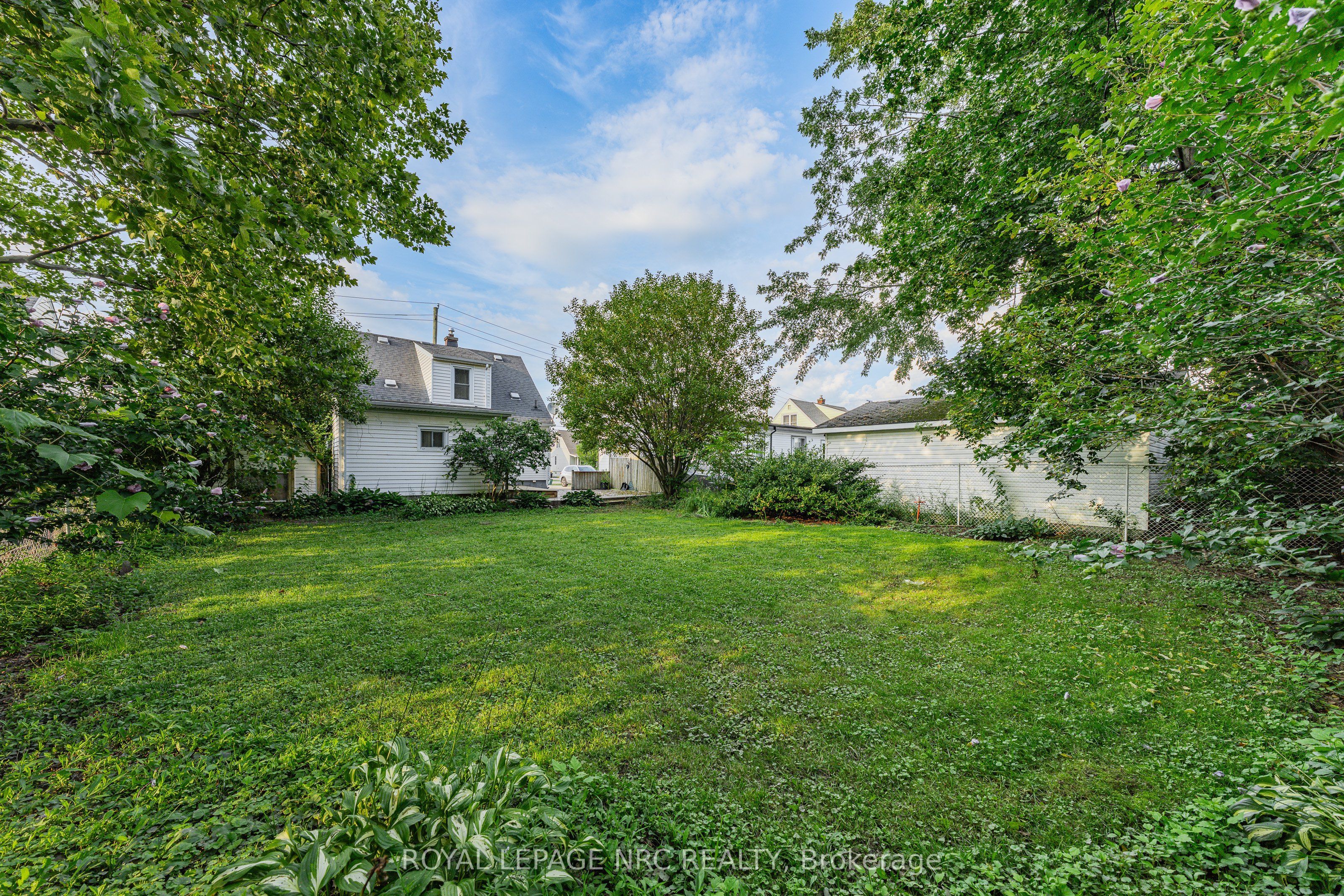 12 Admiral Road Property Photo 41