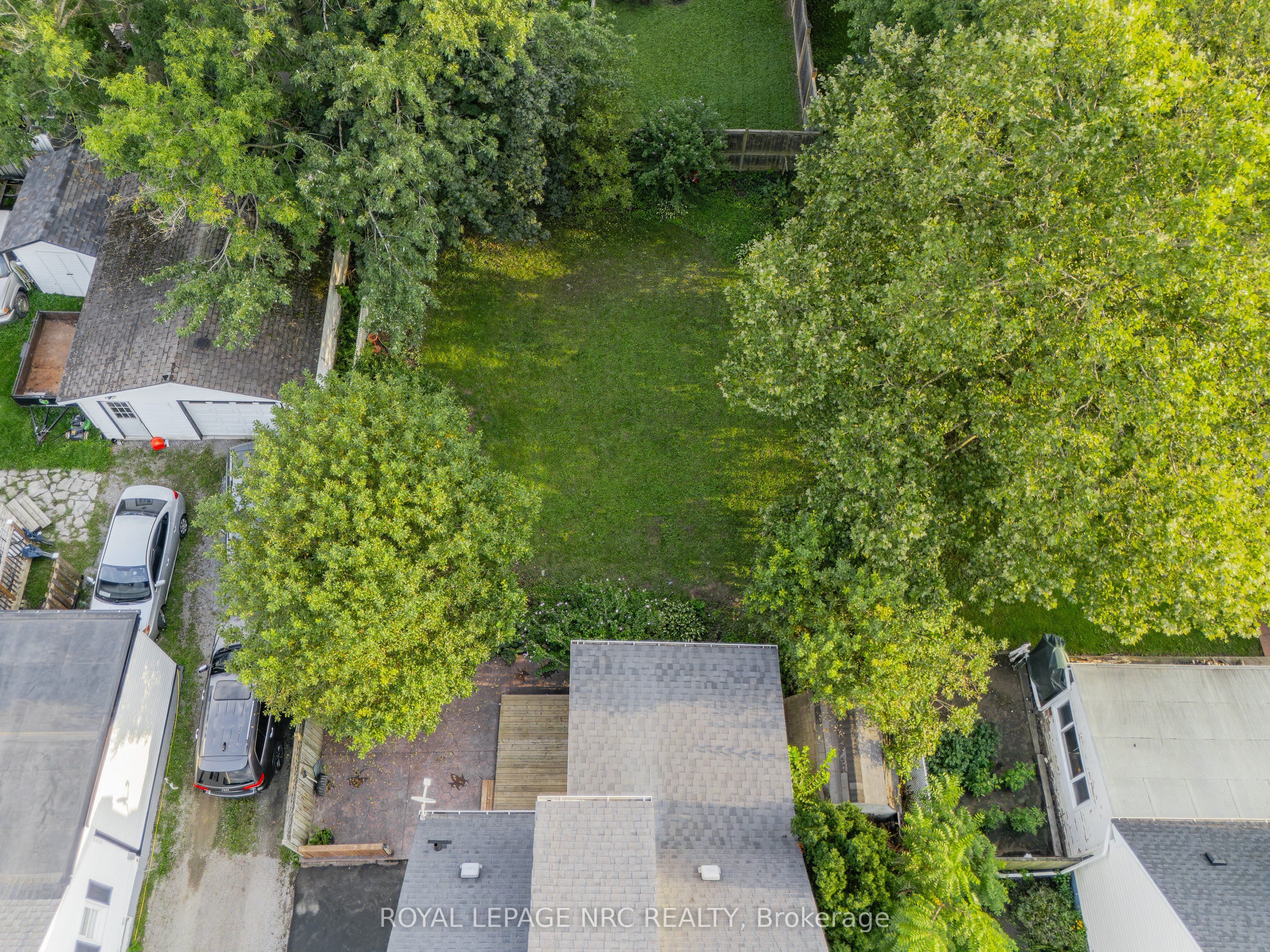 12 Admiral Road Property Photo 43