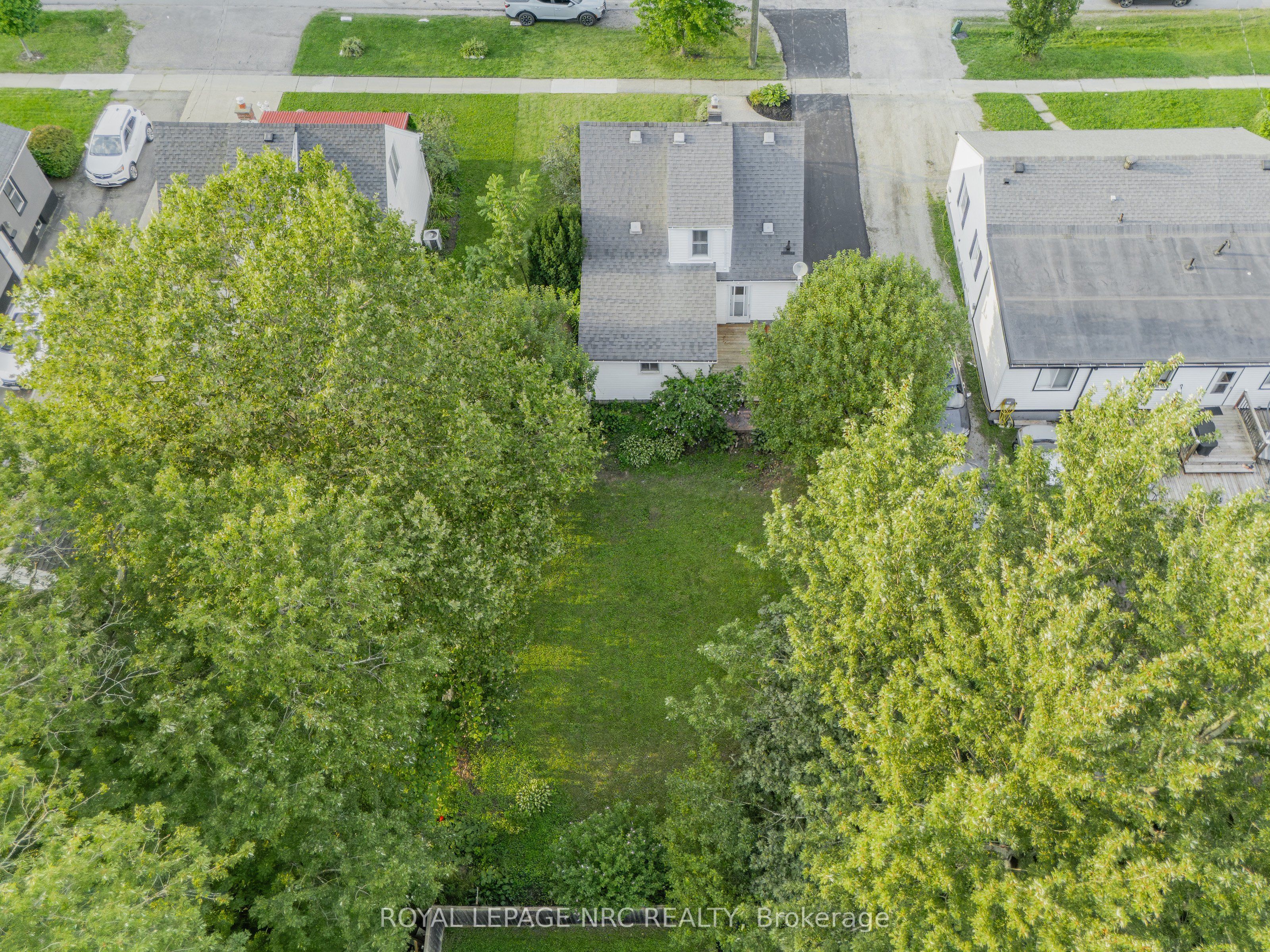 12 Admiral Road Property Photo 44