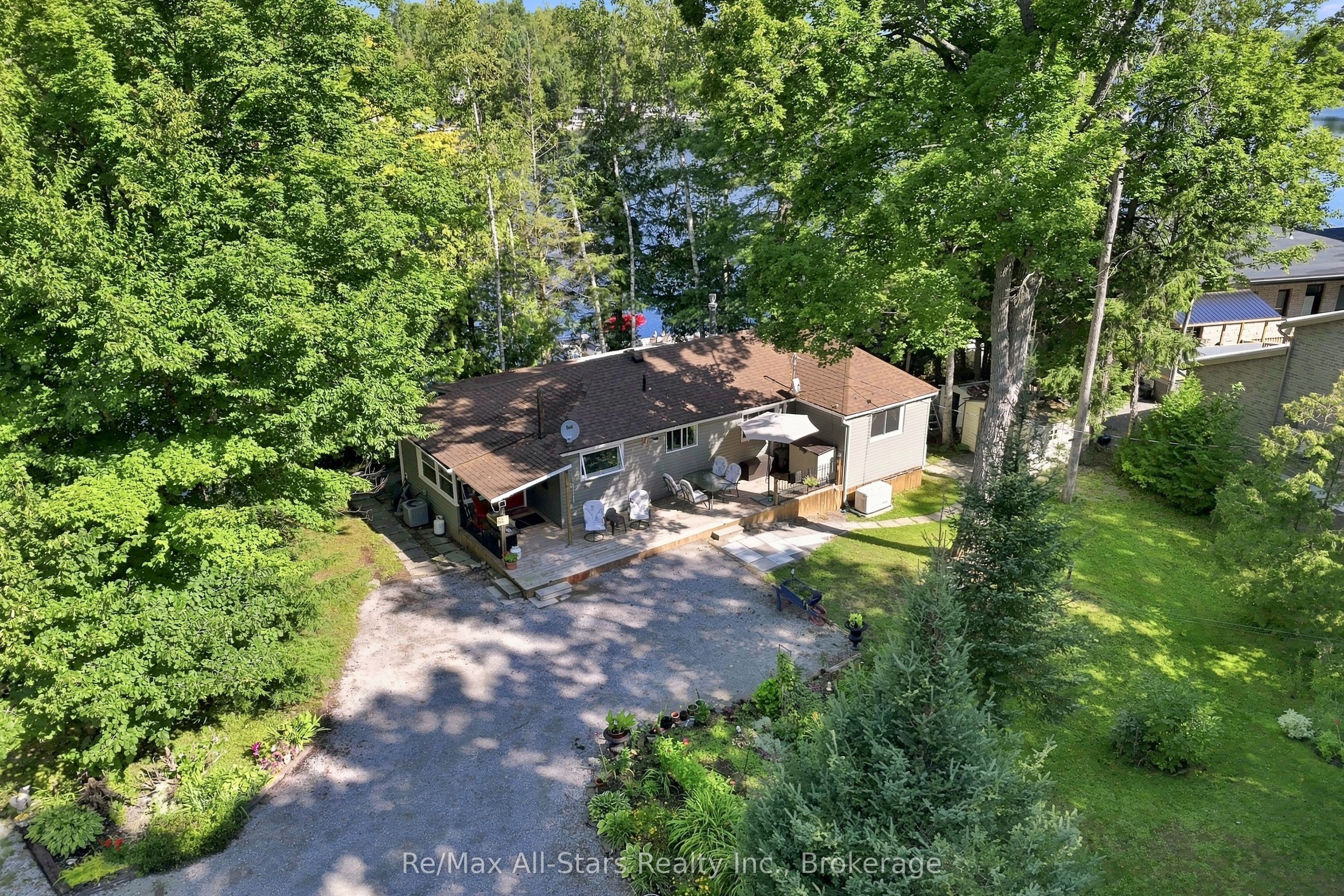 1561 Crystal Lake