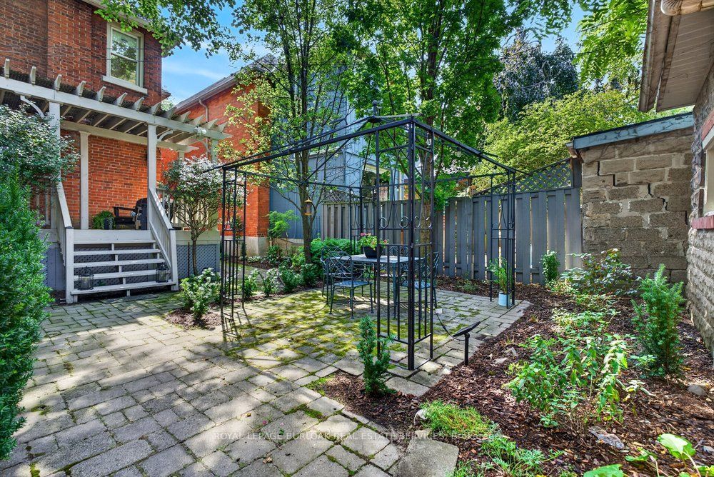 16 Bruce Street Property Photo 35