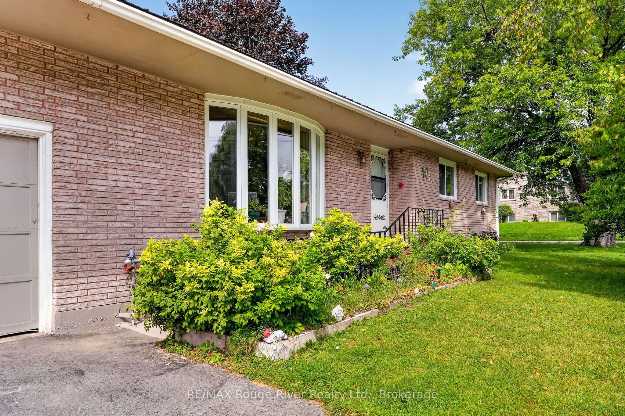 14 Elgin Street S Property Photo 6
