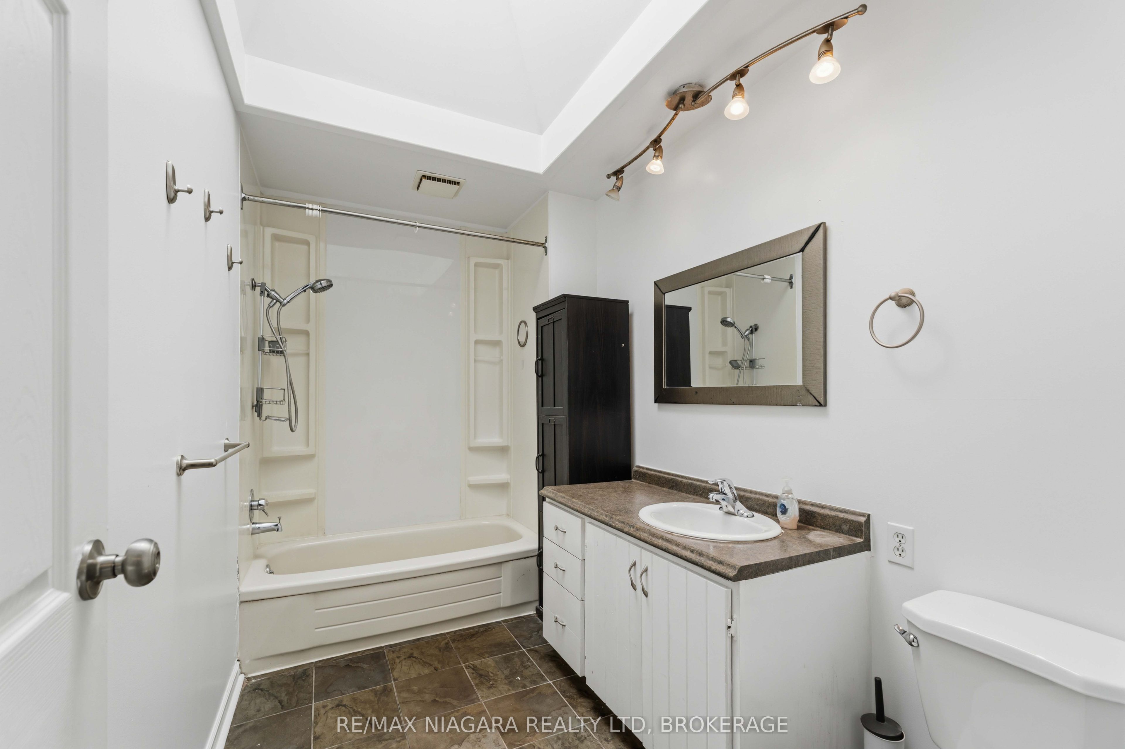 24 Welland Vale Road Property Photo 14