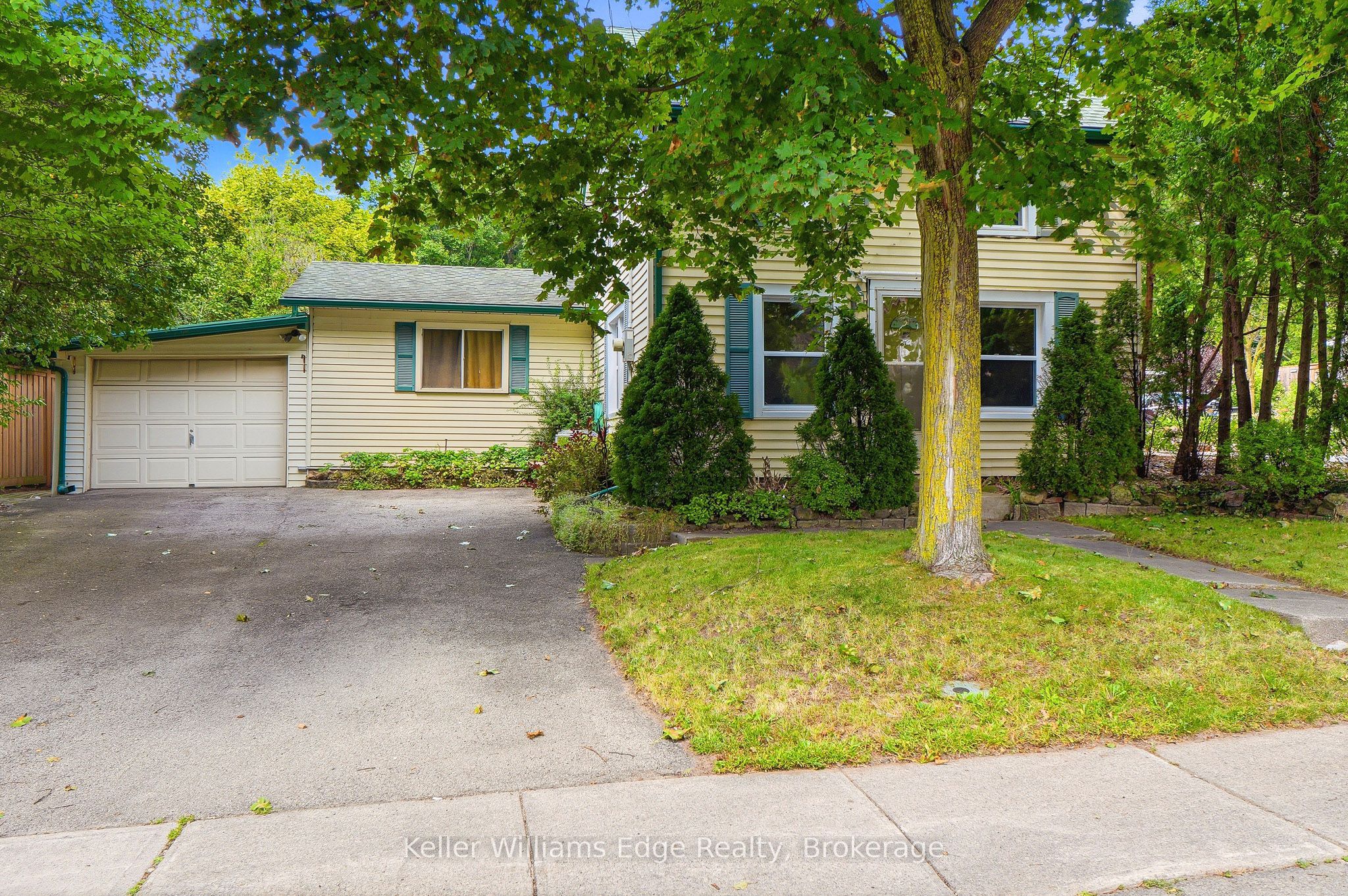 361 Dundas Street E Property Photo 2