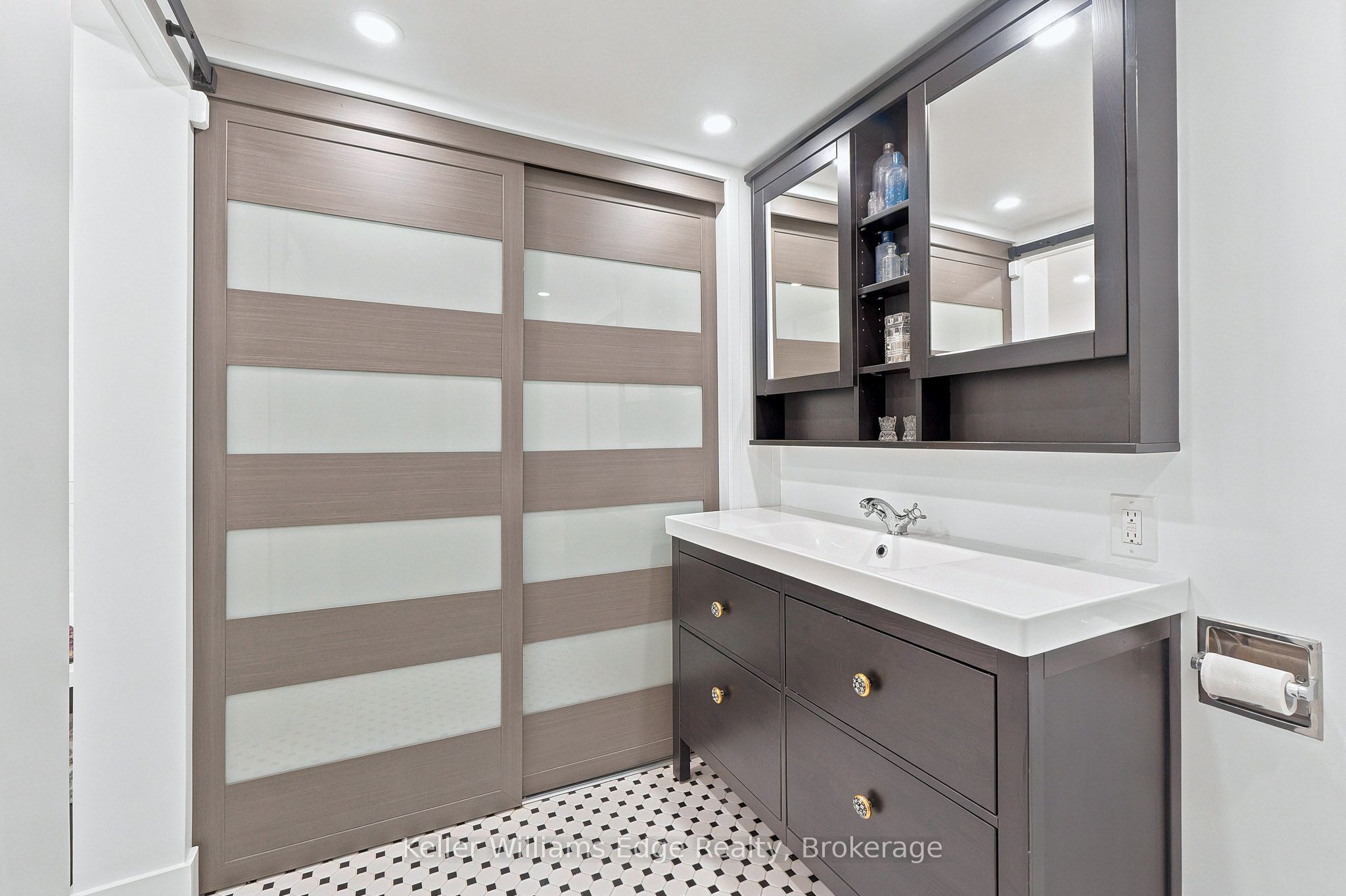 361 Dundas Street E Property Photo 17