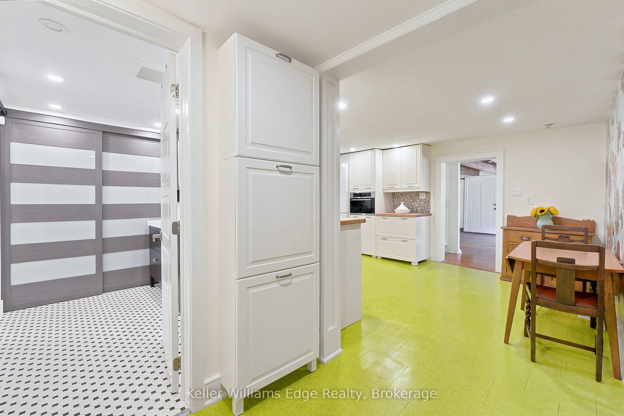361 Dundas Street E Property Photo 21