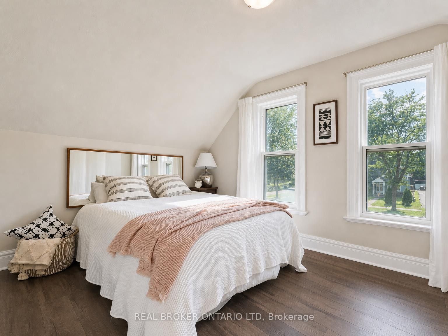 820 Maitland Street Property Photo 19