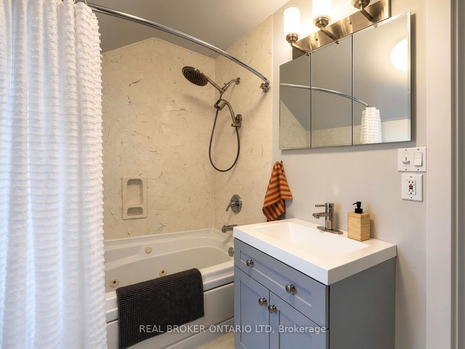 820 Maitland Street Property Photo 25