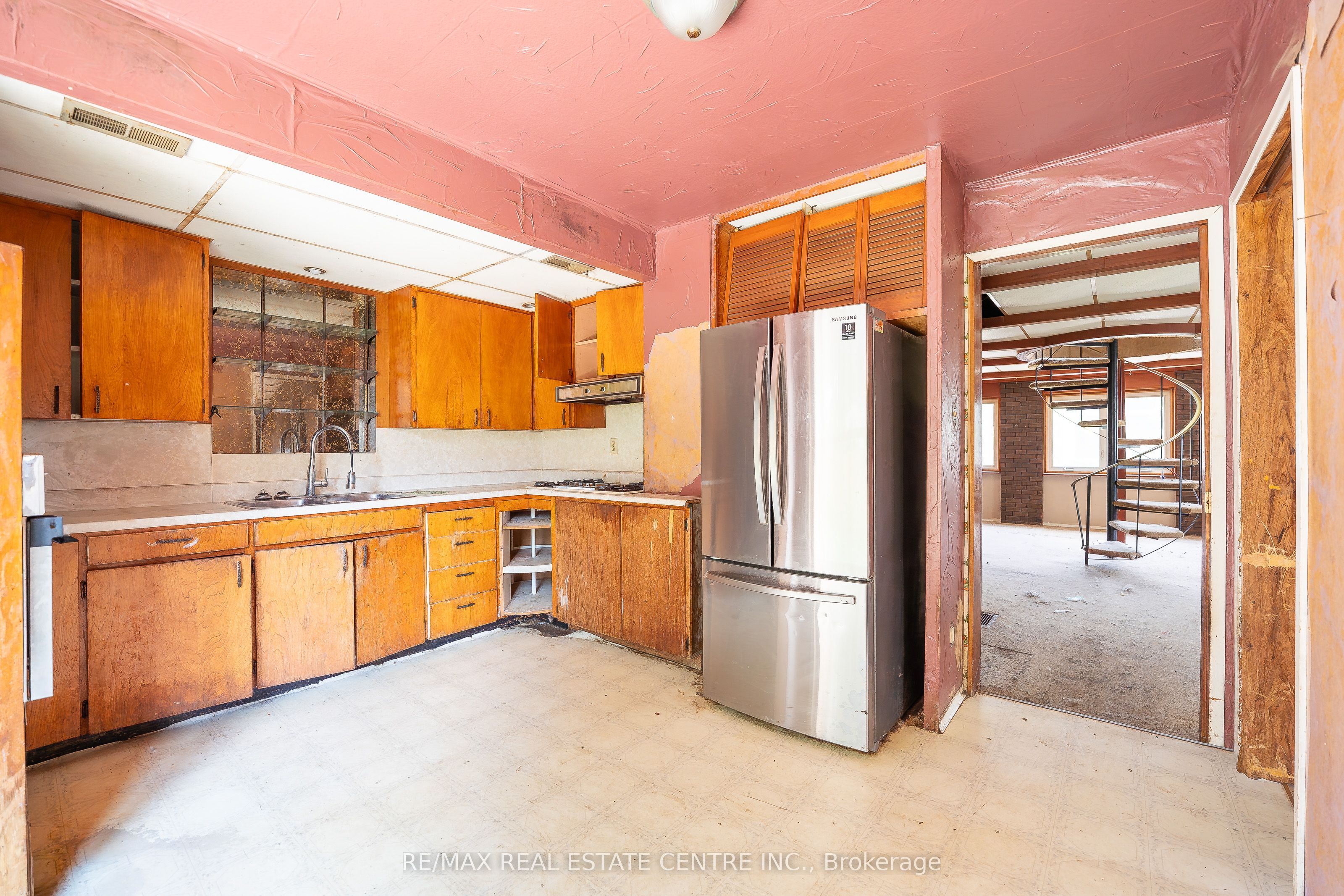2 West Pearl Street Property Photo 7