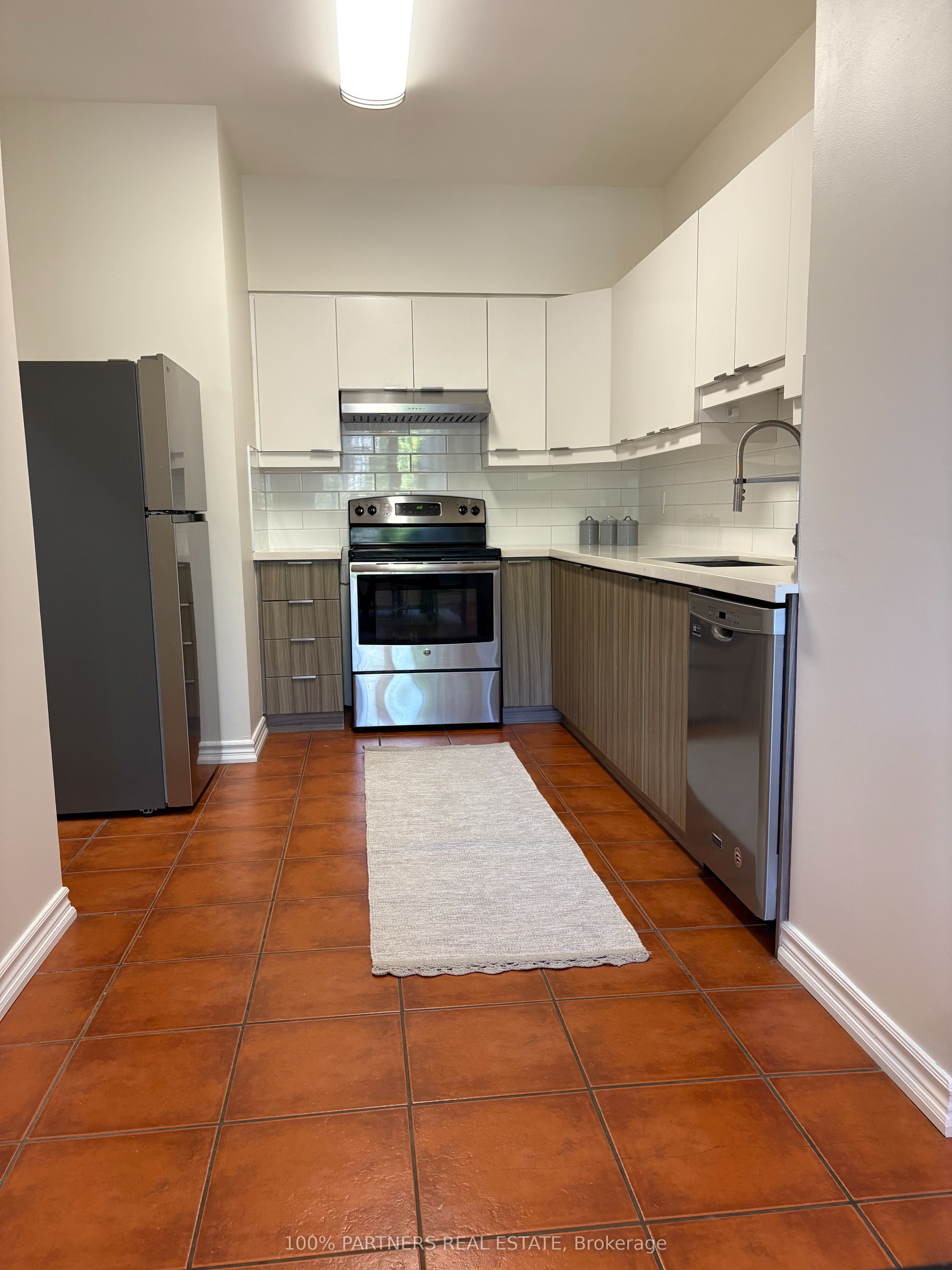 1570 Richmond Street 34 Property Photo 2