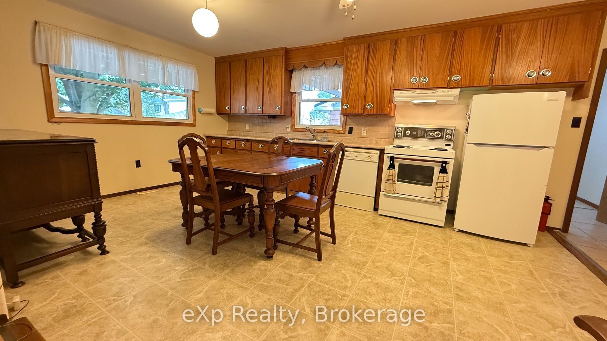 53 Maple Street Property Photo 8