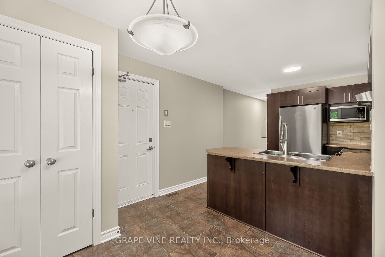 1124 Klondike Road Unit A Property Photo 6