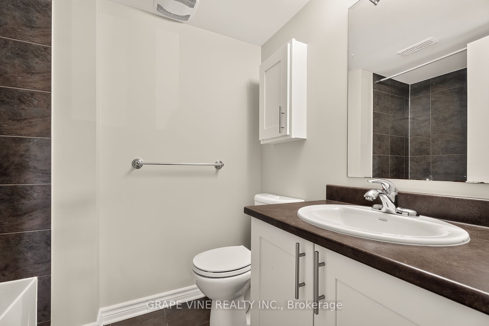 1124 Klondike Road Unit A Property Photo 22