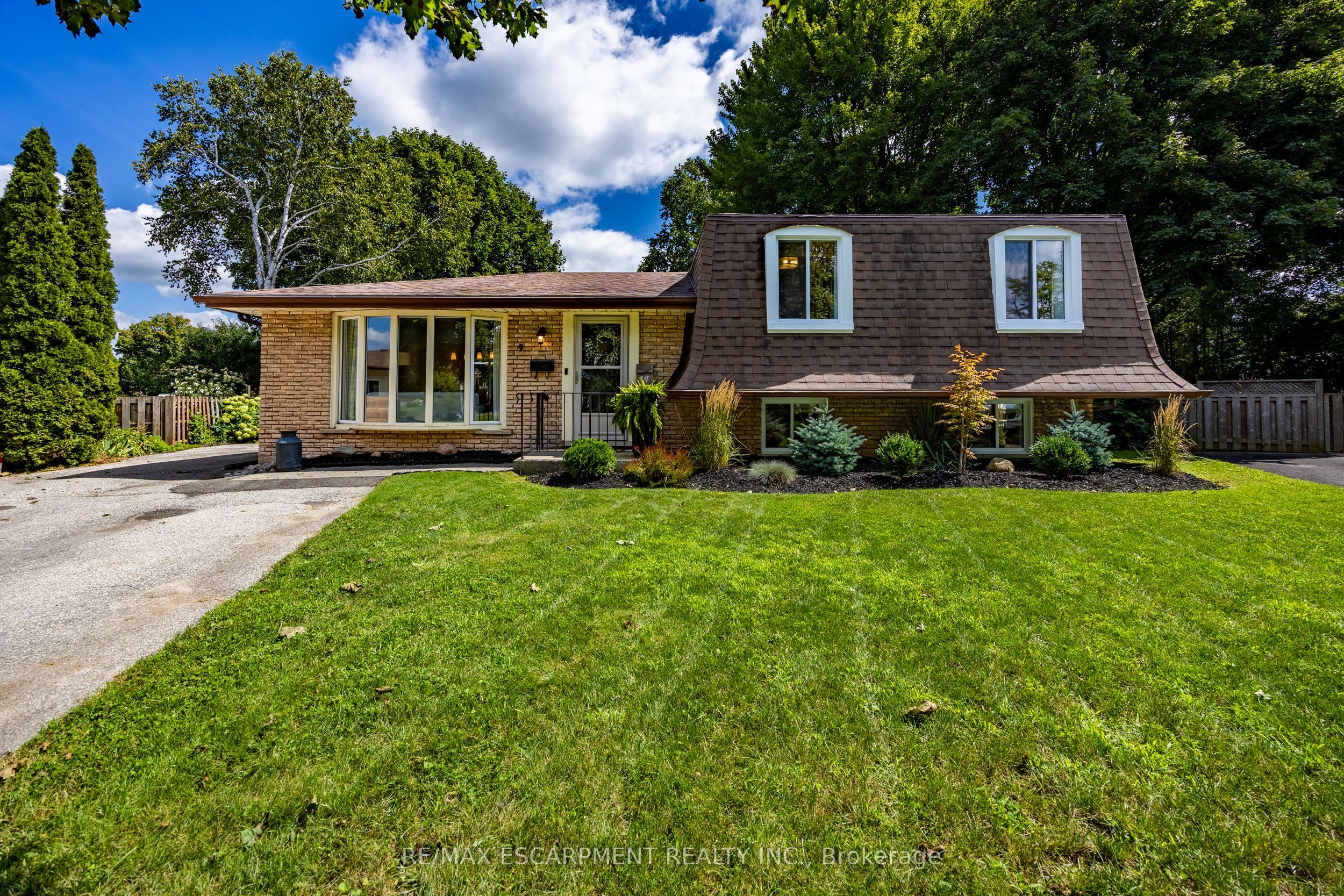 9 Normandy Circle Property Photo 1