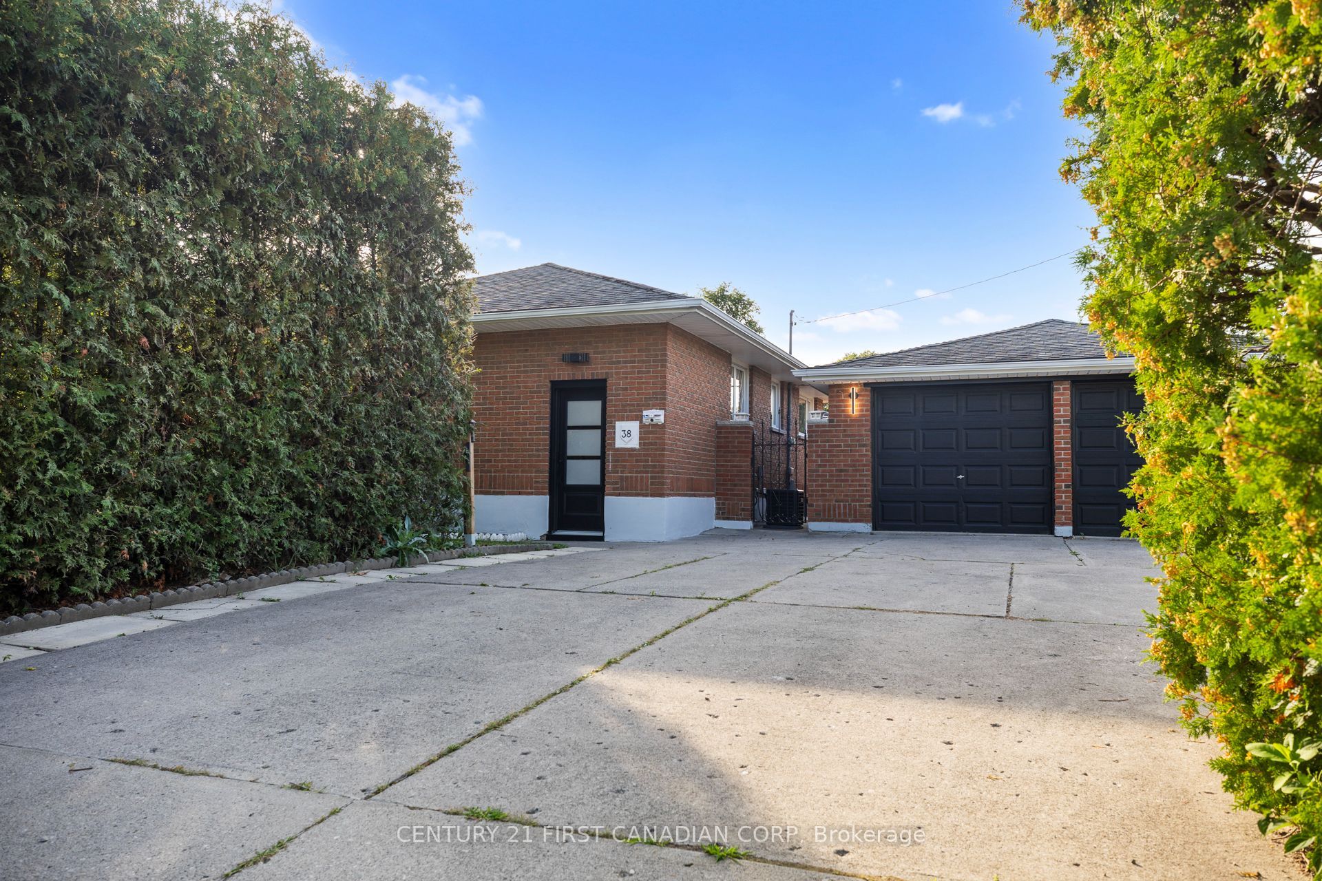 38 Silverdale Crescent Property Photo 1