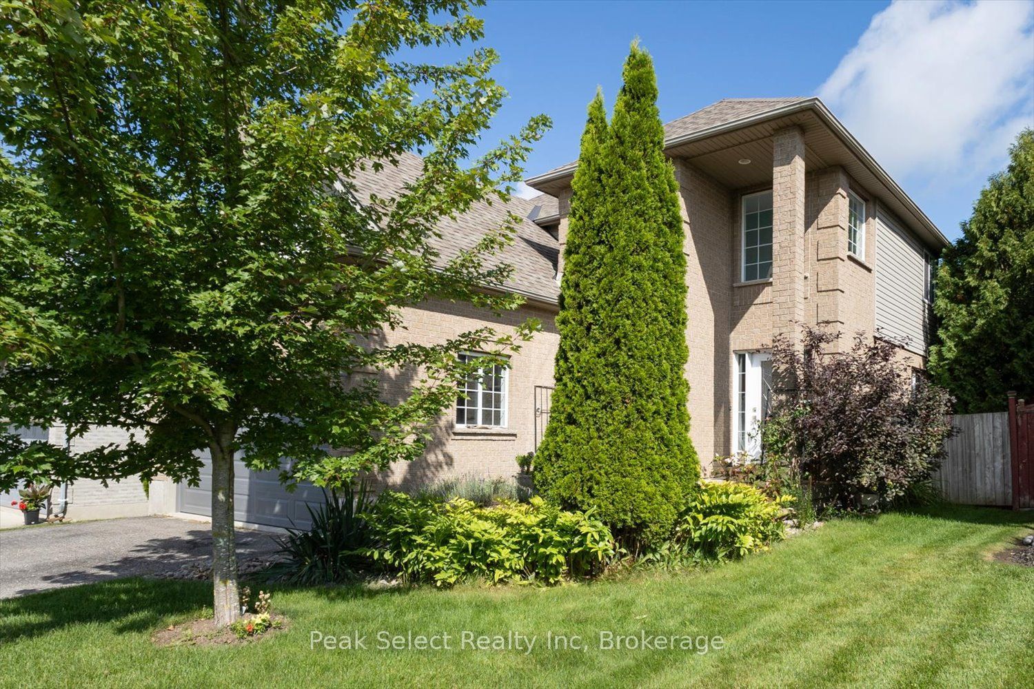 180 Ridgewood Crescent Property Photo 1